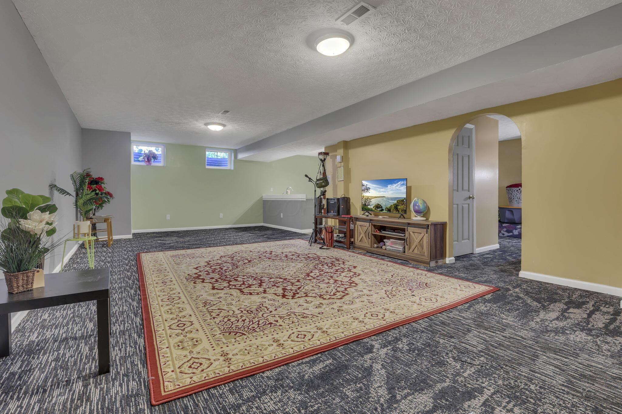 87 Knights Bridge Drive W Property Photo 45