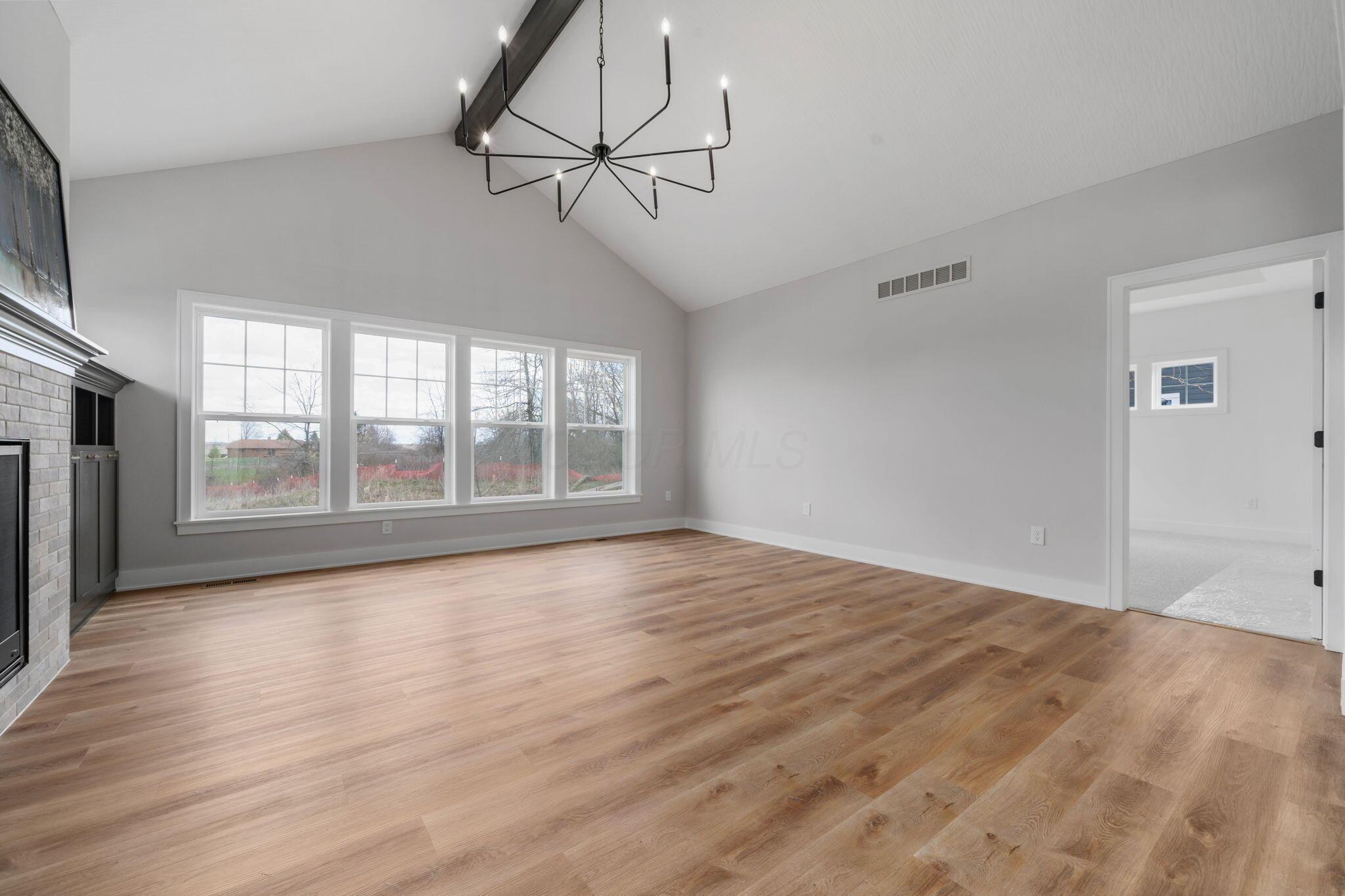 1068 Ivy Wood Drive Property Photo 4