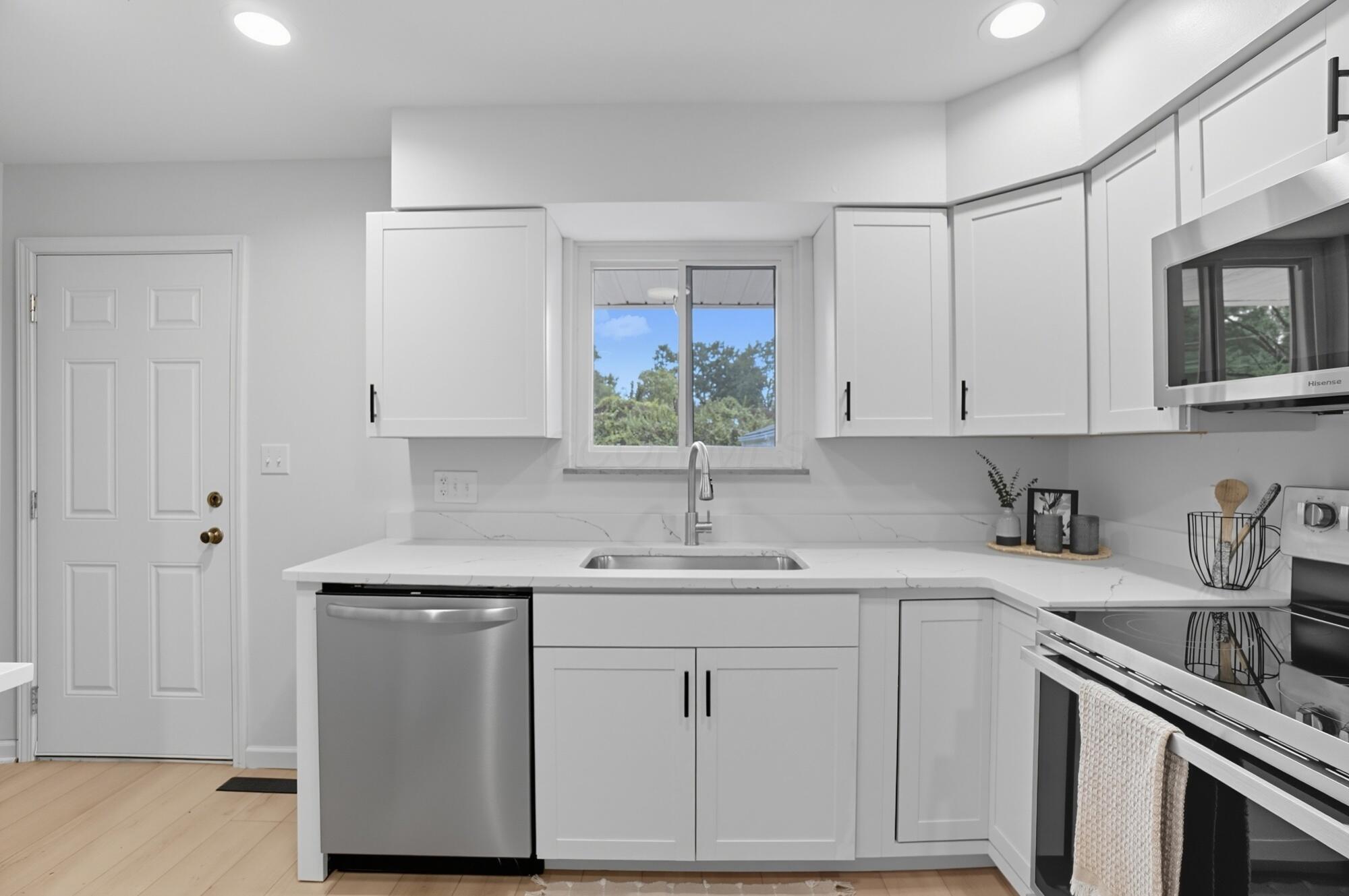 3563 Astor Avenue Property Photo 11