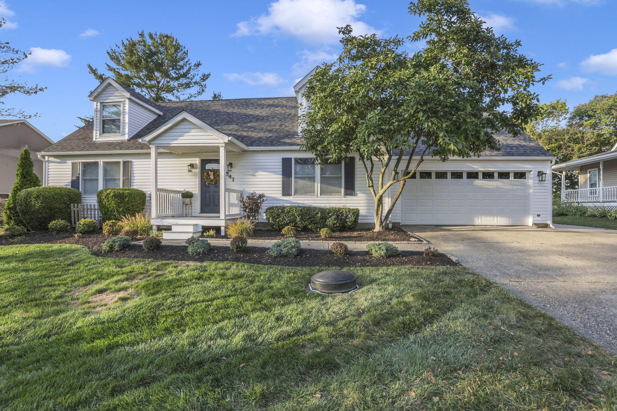 541 Lakeshore Drive E Property Photo 1