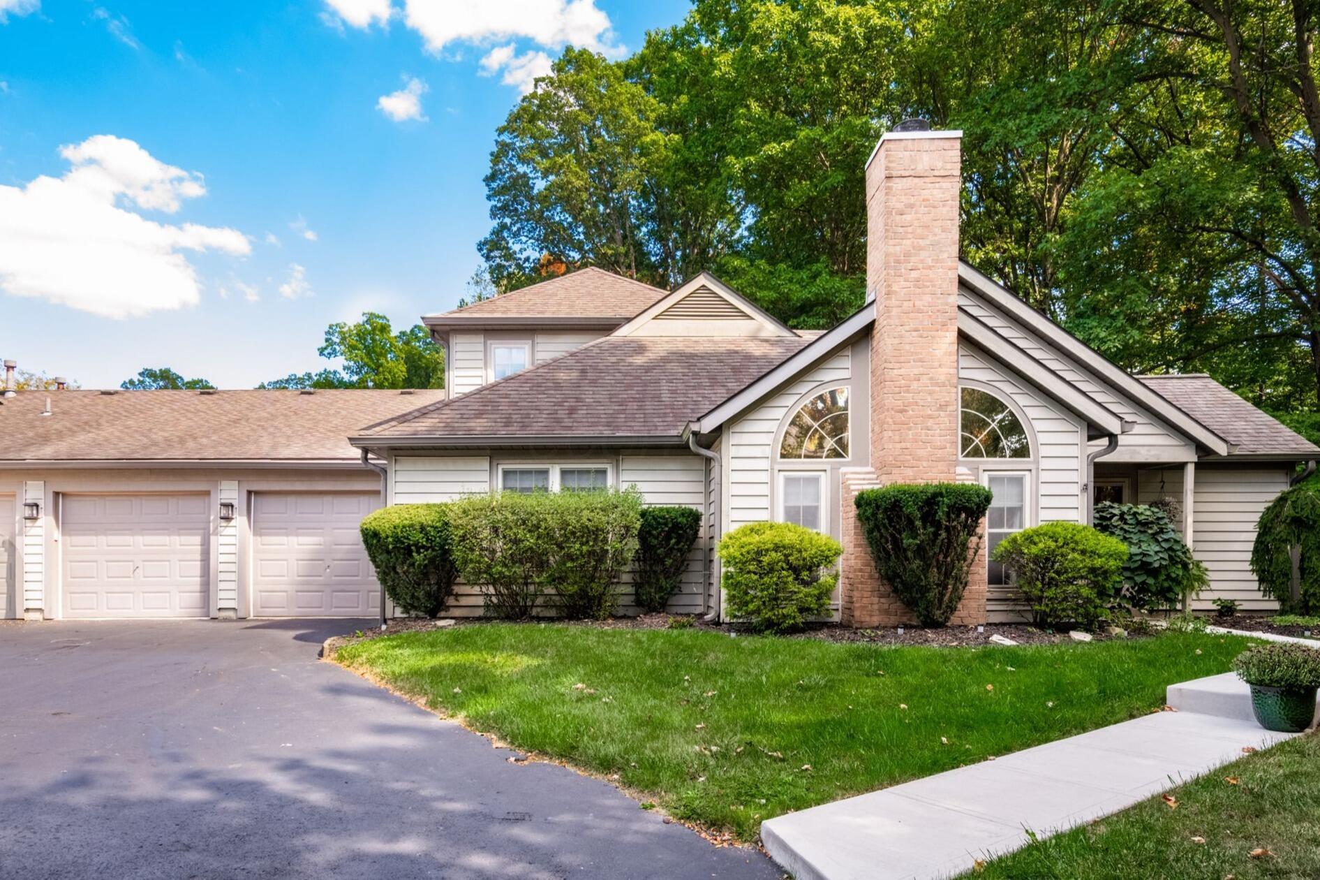 423 Hidden Ravines Drive Property Photo 2