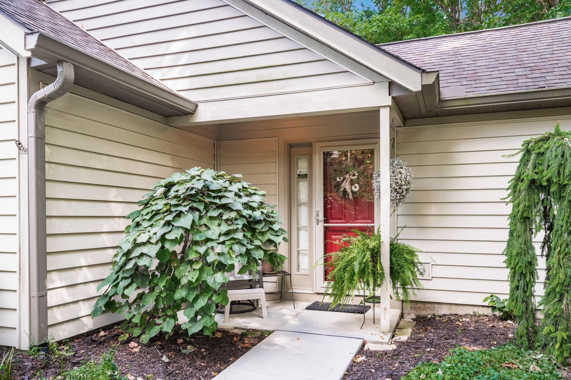 423 Hidden Ravines Drive Property Photo 3