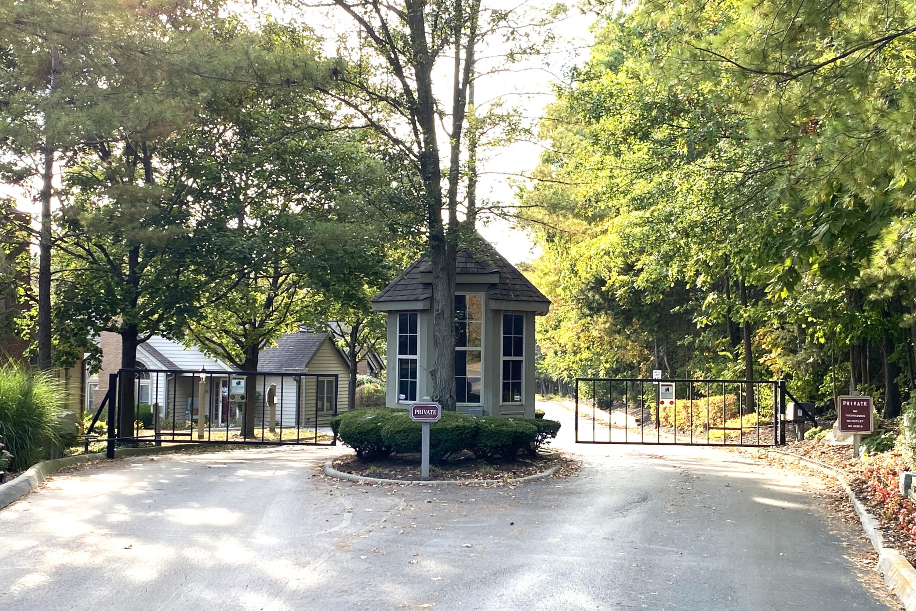 423 Hidden Ravines Drive Property Photo 28