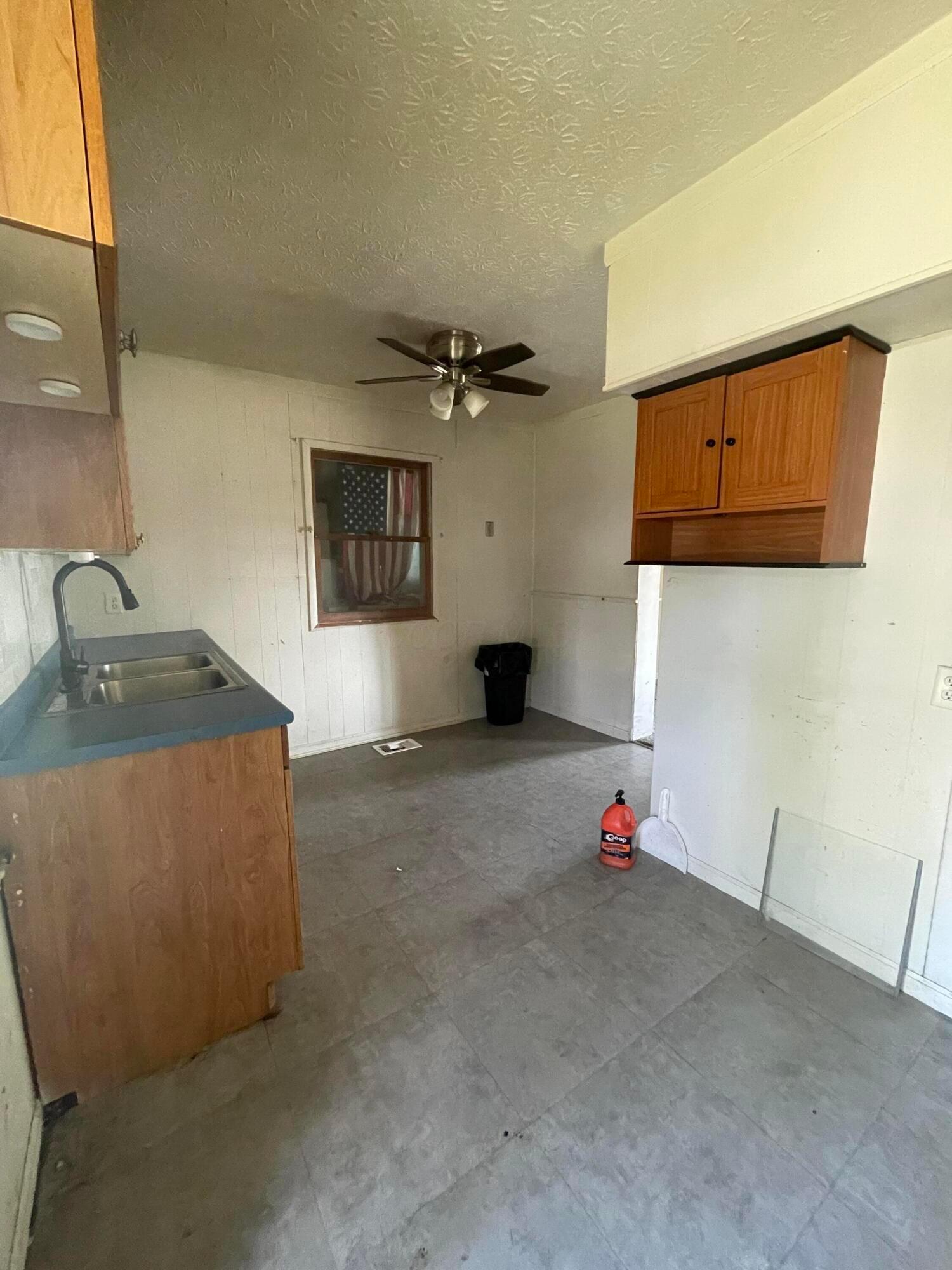 931 Antwerp Road Property Photo 11