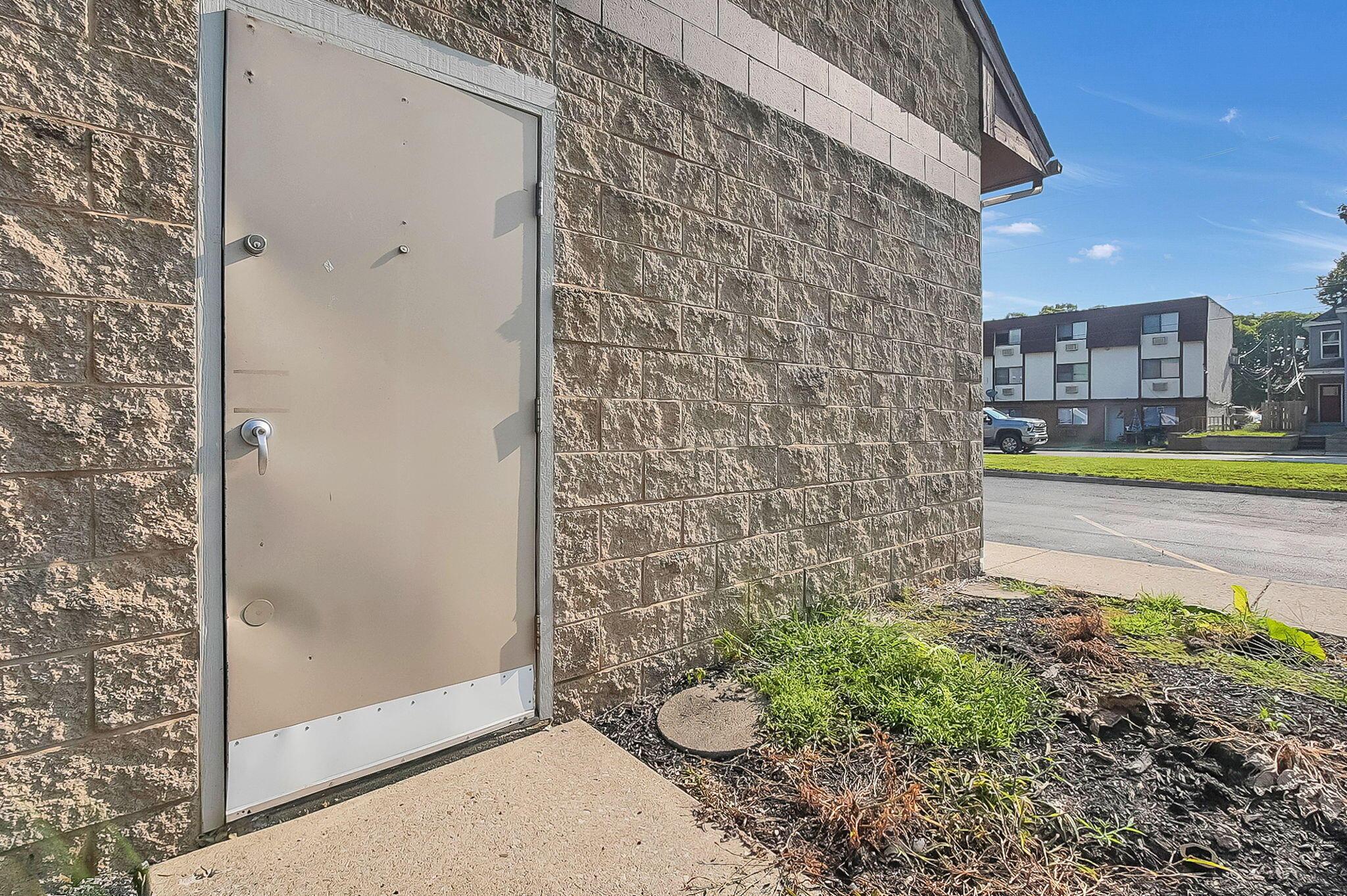 411 S Central Avenue Property Photo 9