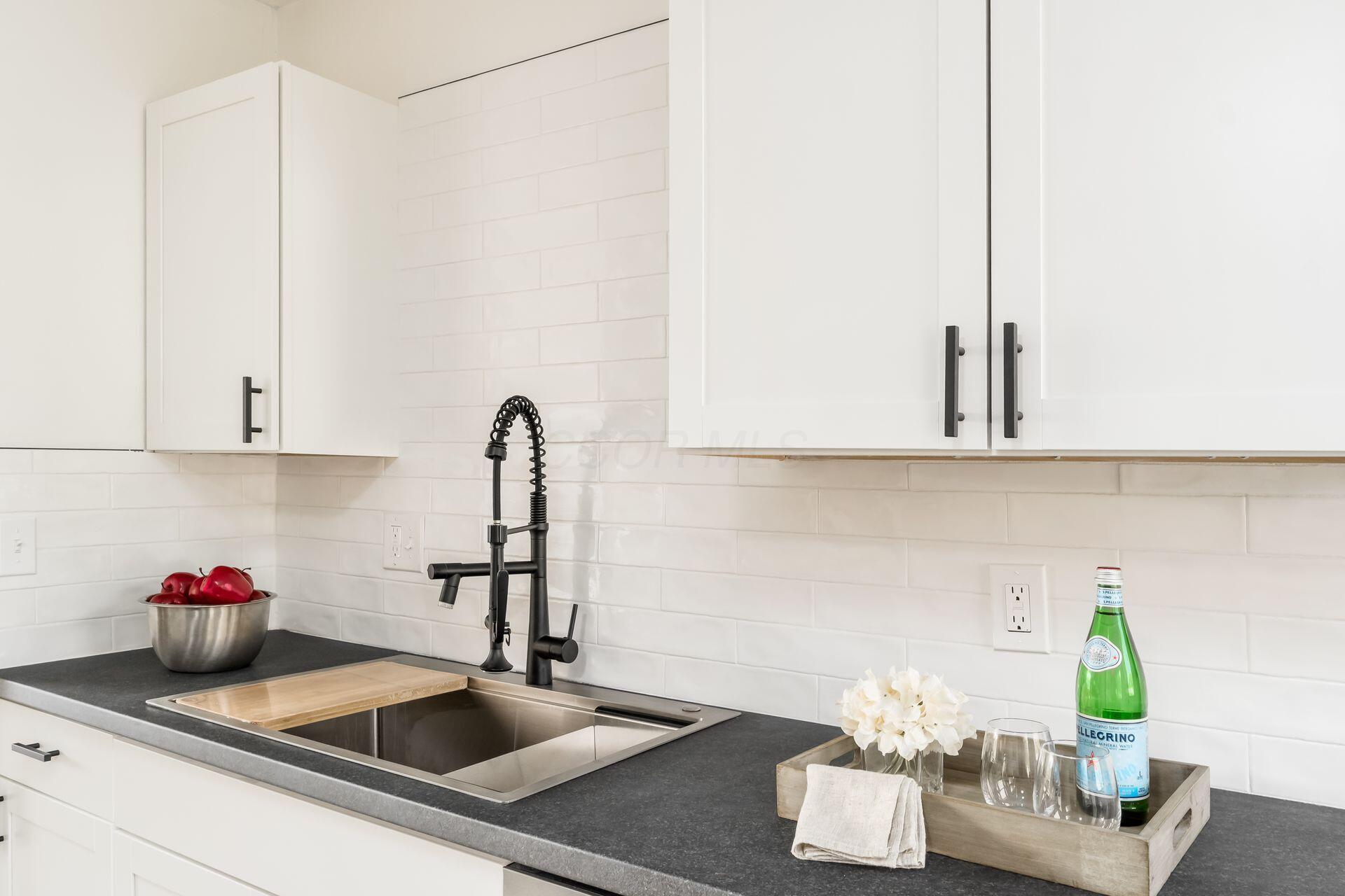 2731 Gatewood Road Property Photo 8