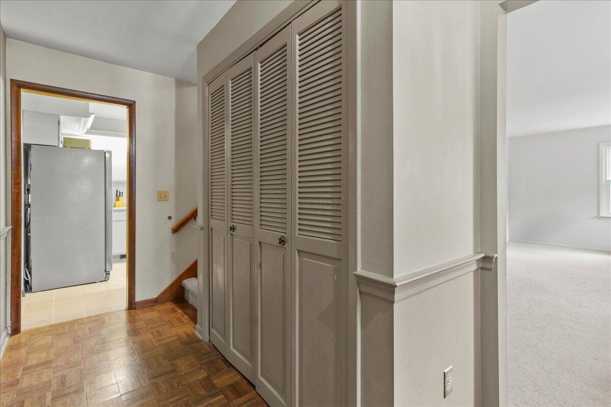 516 Hilltop Drive Property Photo 6