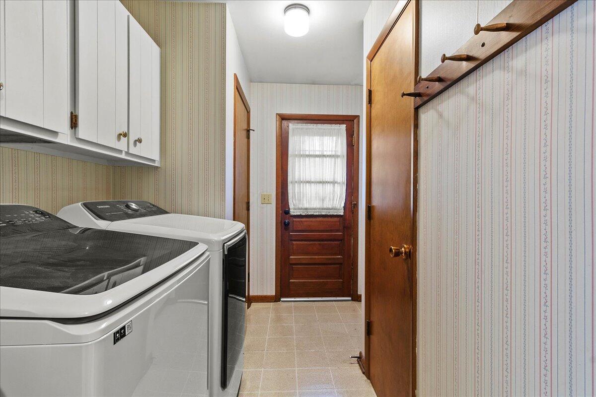 516 Hilltop Drive Property Photo 18