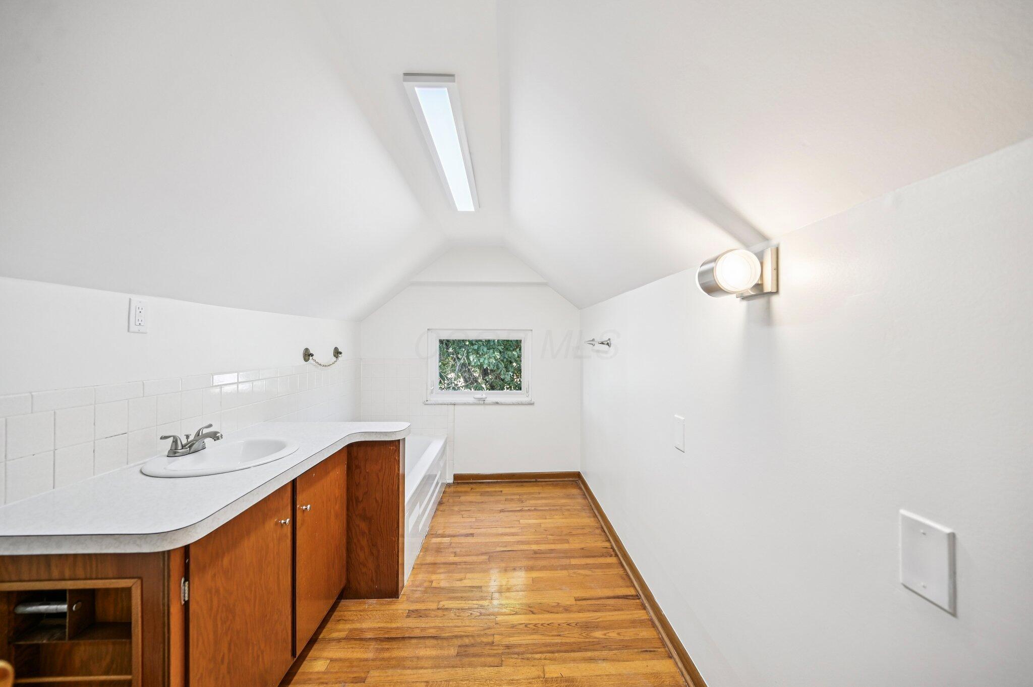 11608 Meadow Avenue Property Photo 23