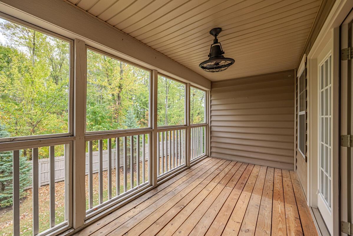 5450 Nottinghamshire Lane Property Photo 2