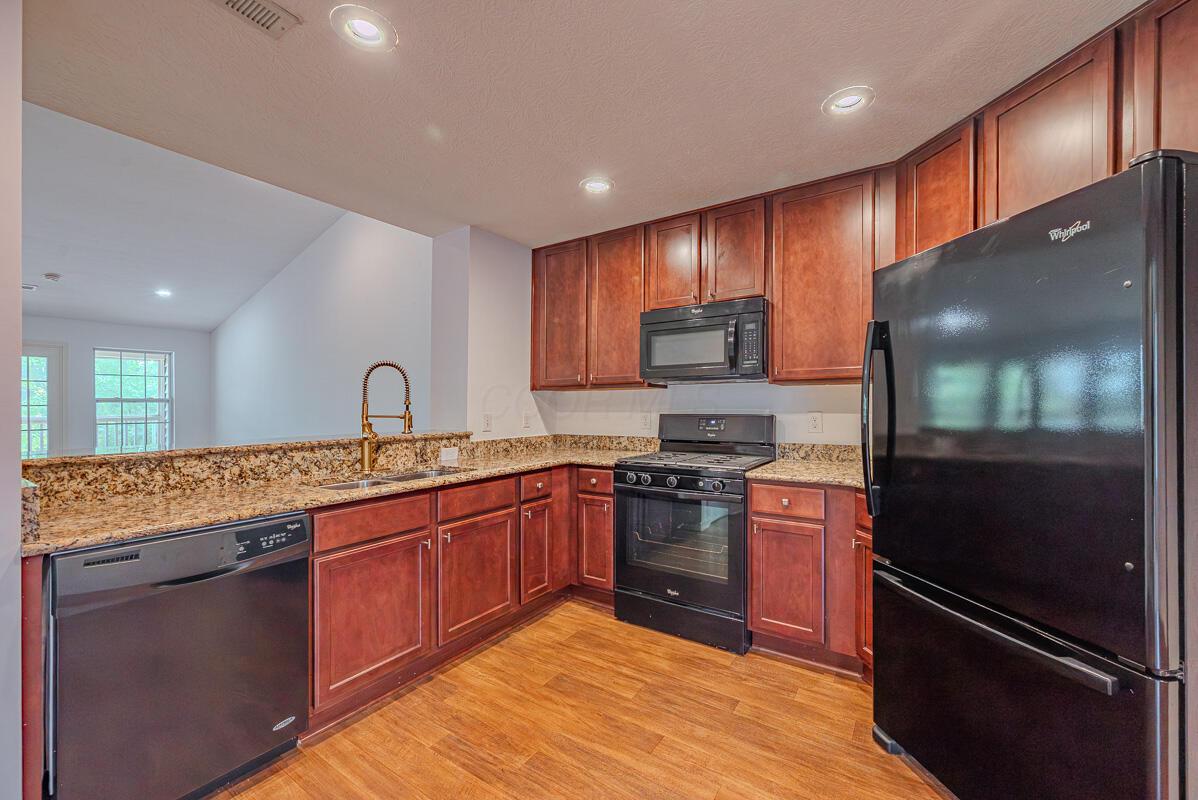 5450 Nottinghamshire Lane Property Photo 5