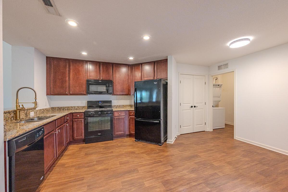 5450 Nottinghamshire Lane Property Photo 6