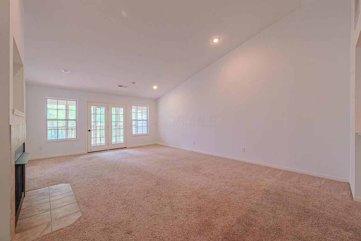 5450 Nottinghamshire Lane Property Photo 9