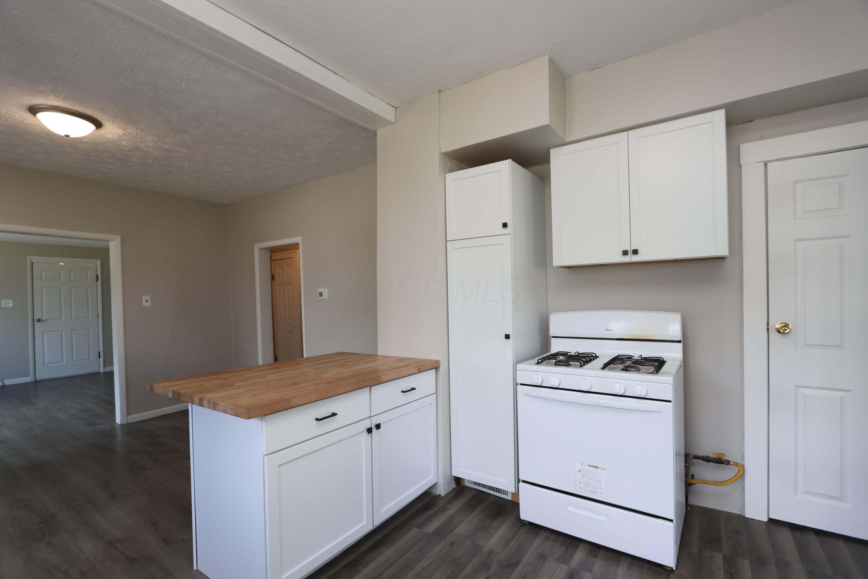 311 Auburn Street Property Photo 6