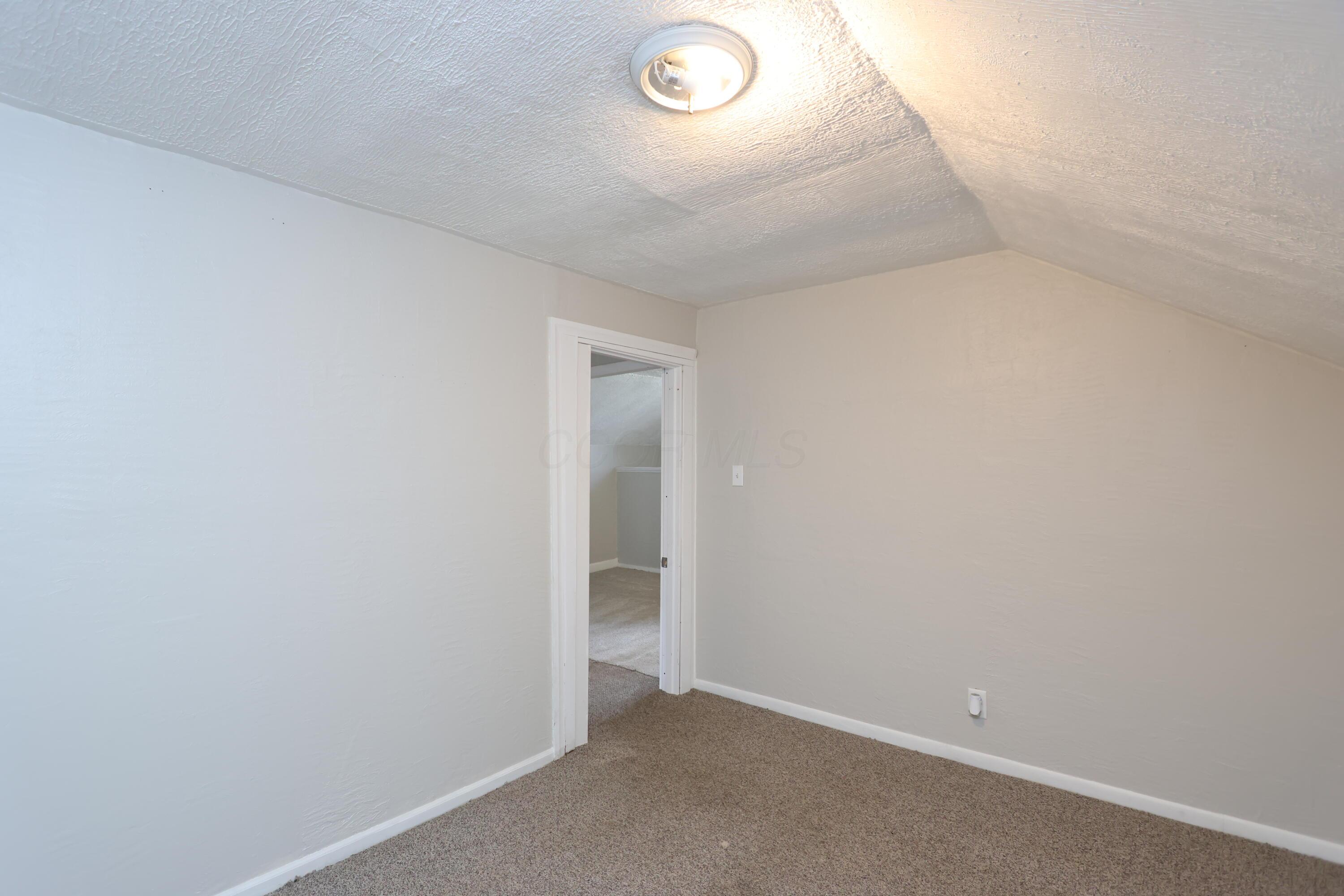 311 Auburn Street Property Photo 24