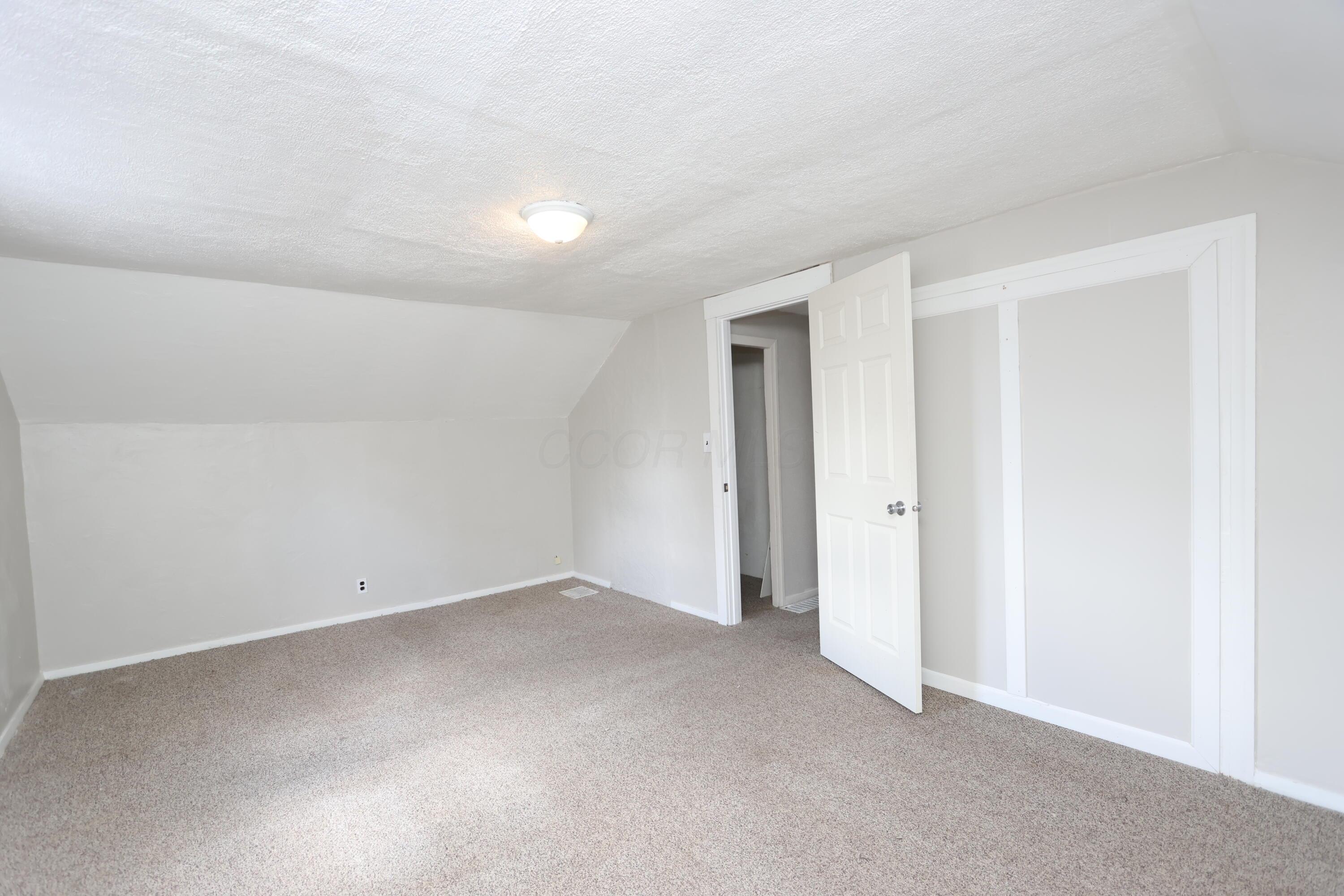 311 Auburn Street Property Photo 27