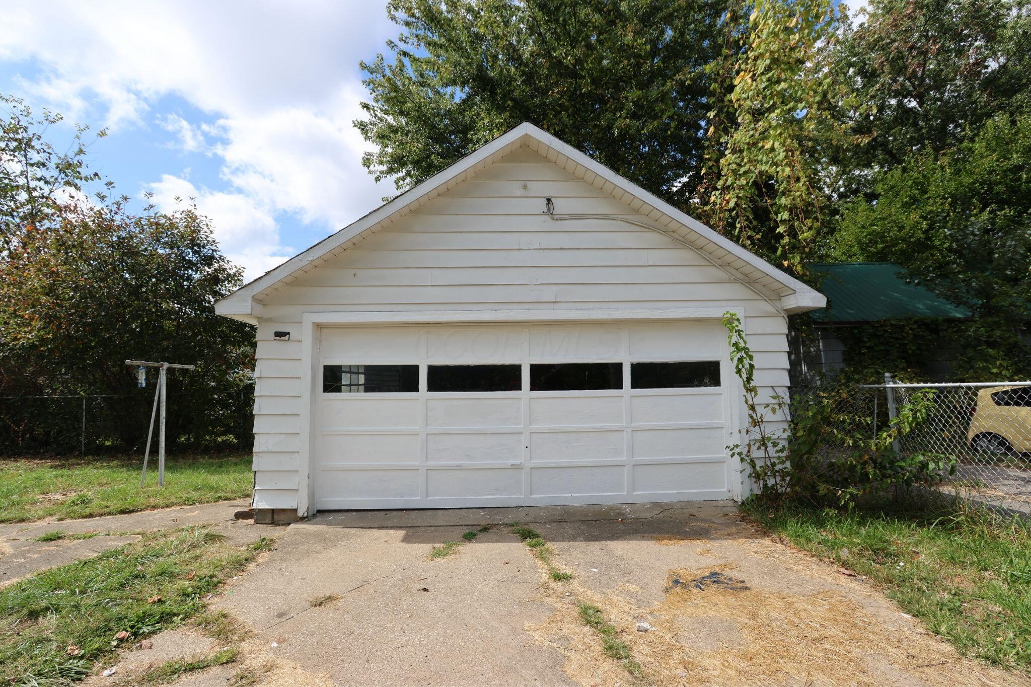 311 Auburn Street Property Photo 33