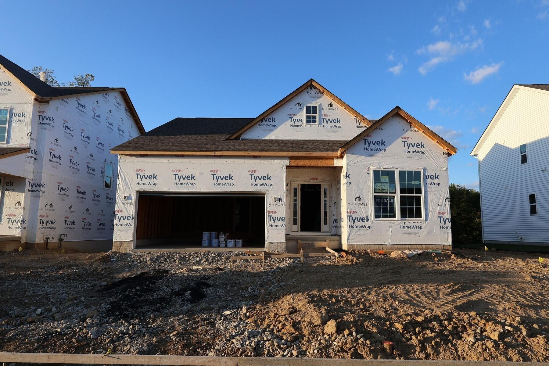 7920 Collins Drive Property Photo 1