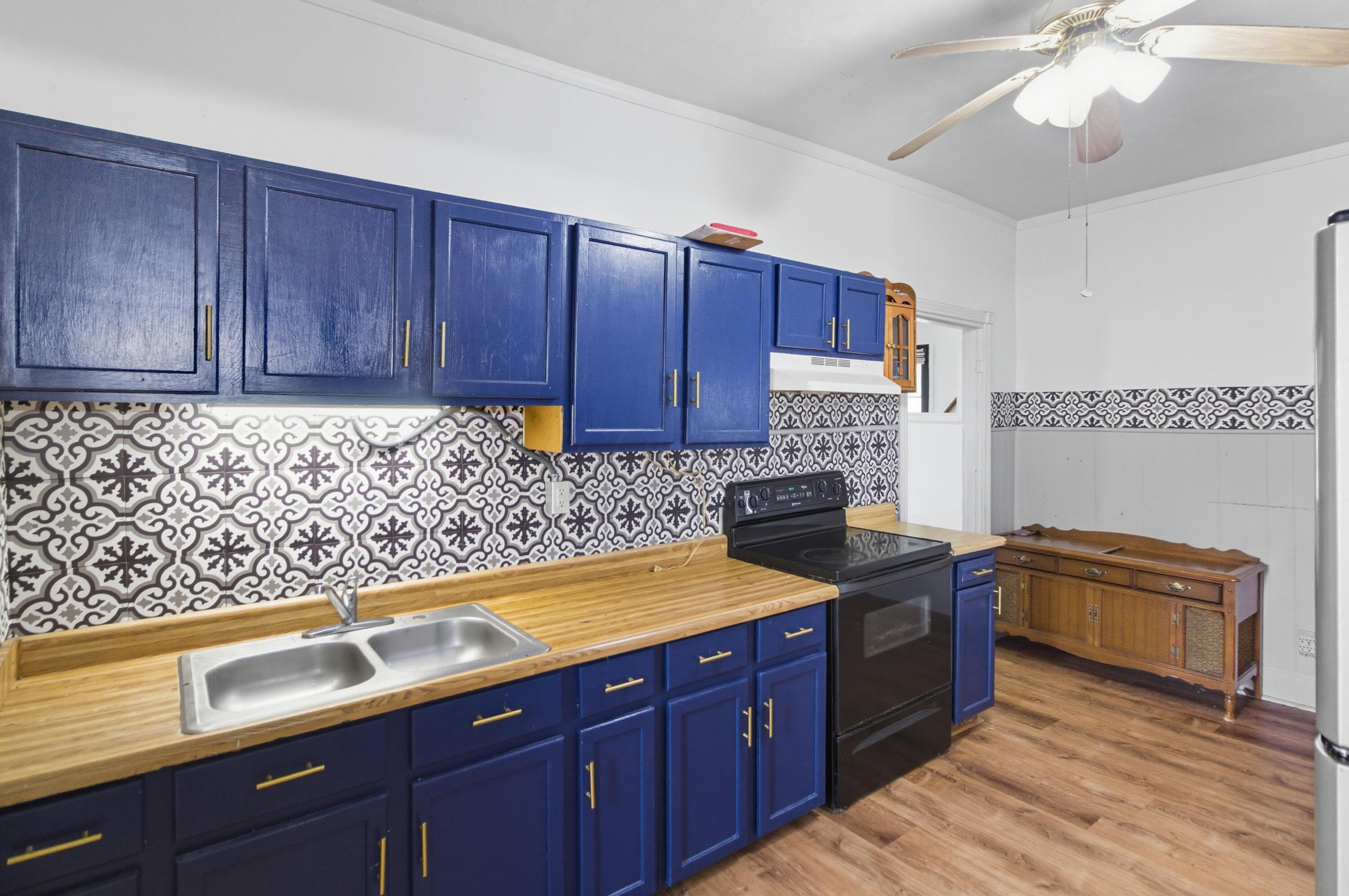 101 W 2nd Street Property Photo 7