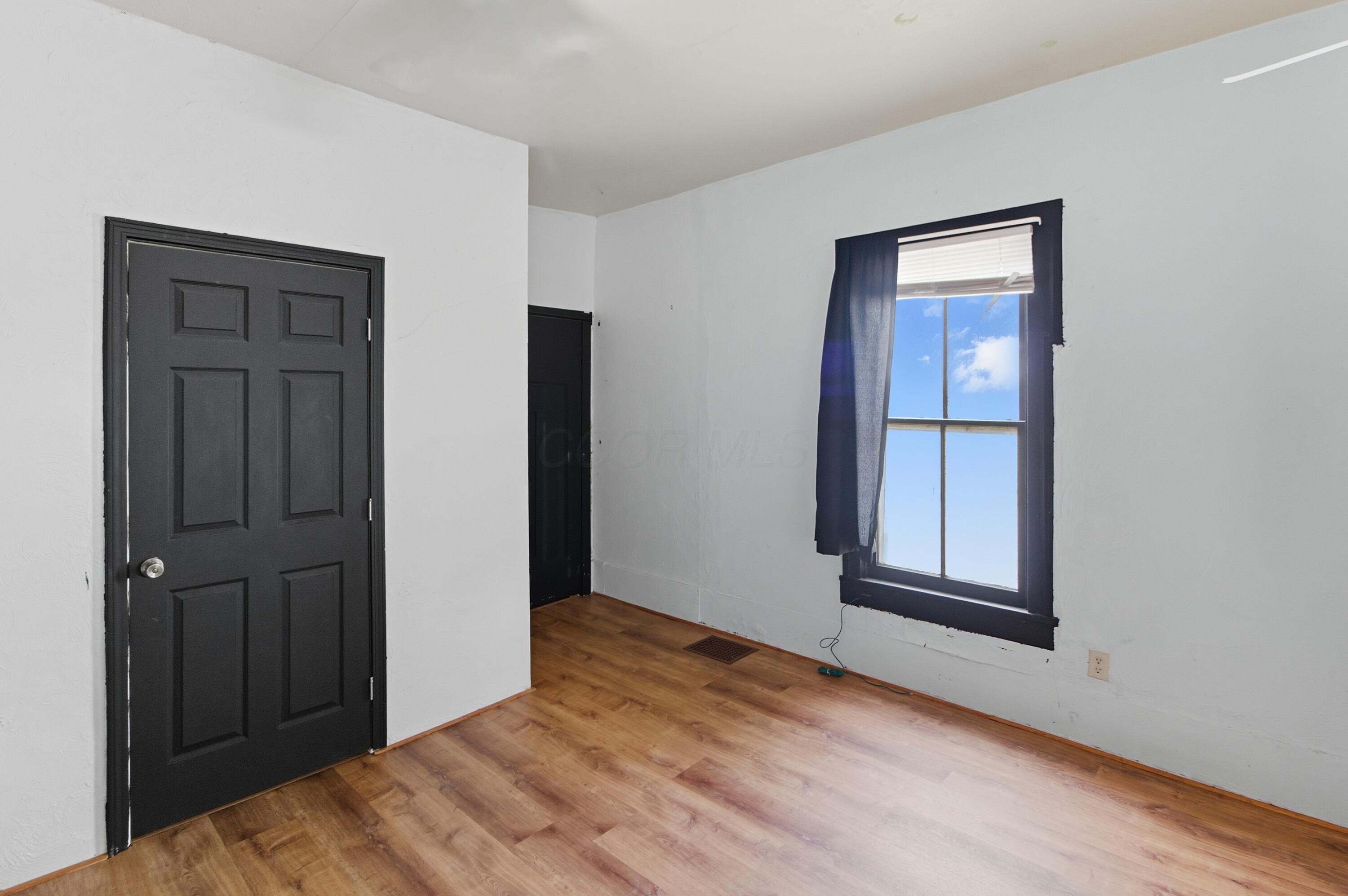 101 W 2nd Street Property Photo 13