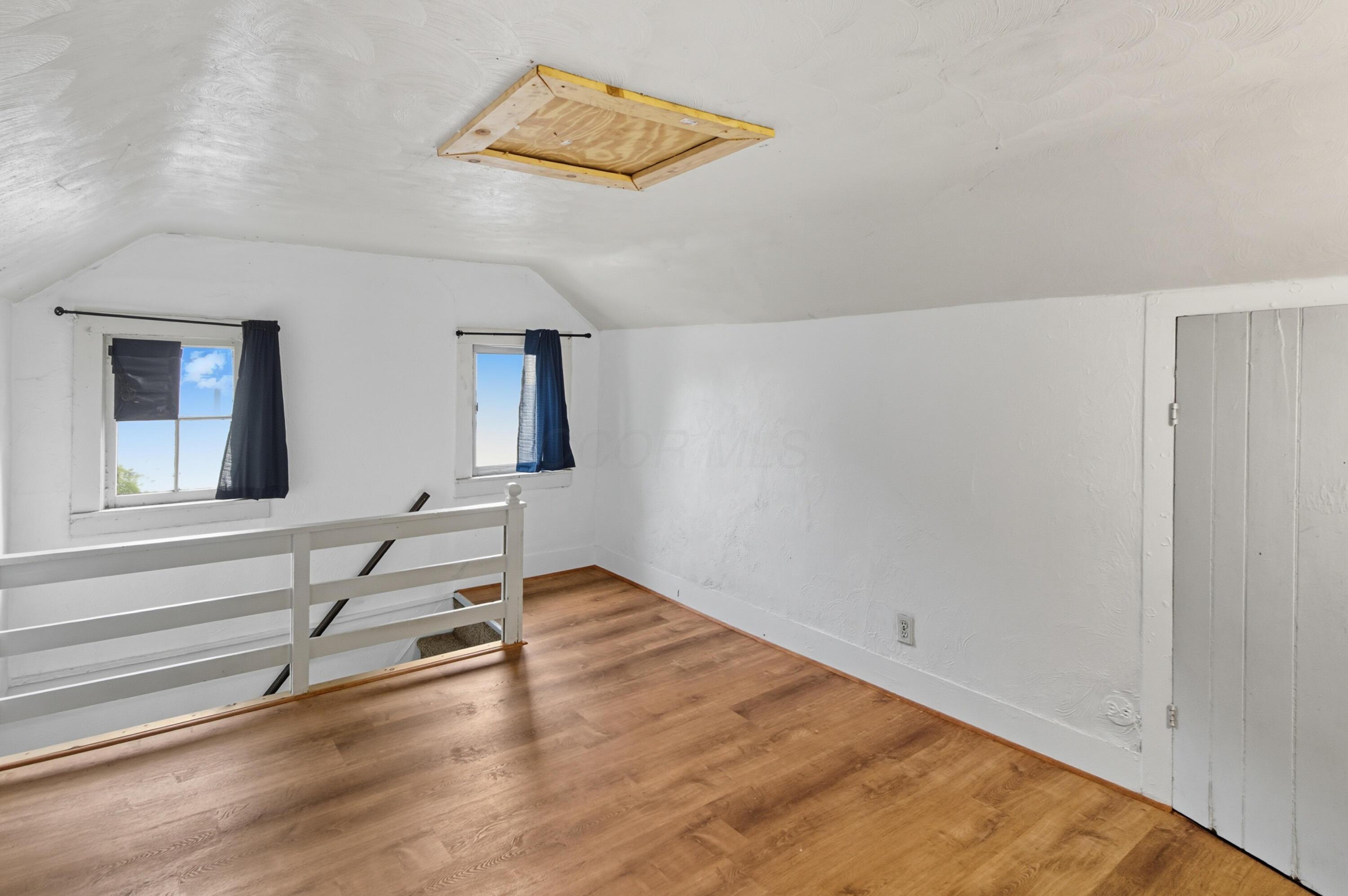 101 W 2nd Street Property Photo 14