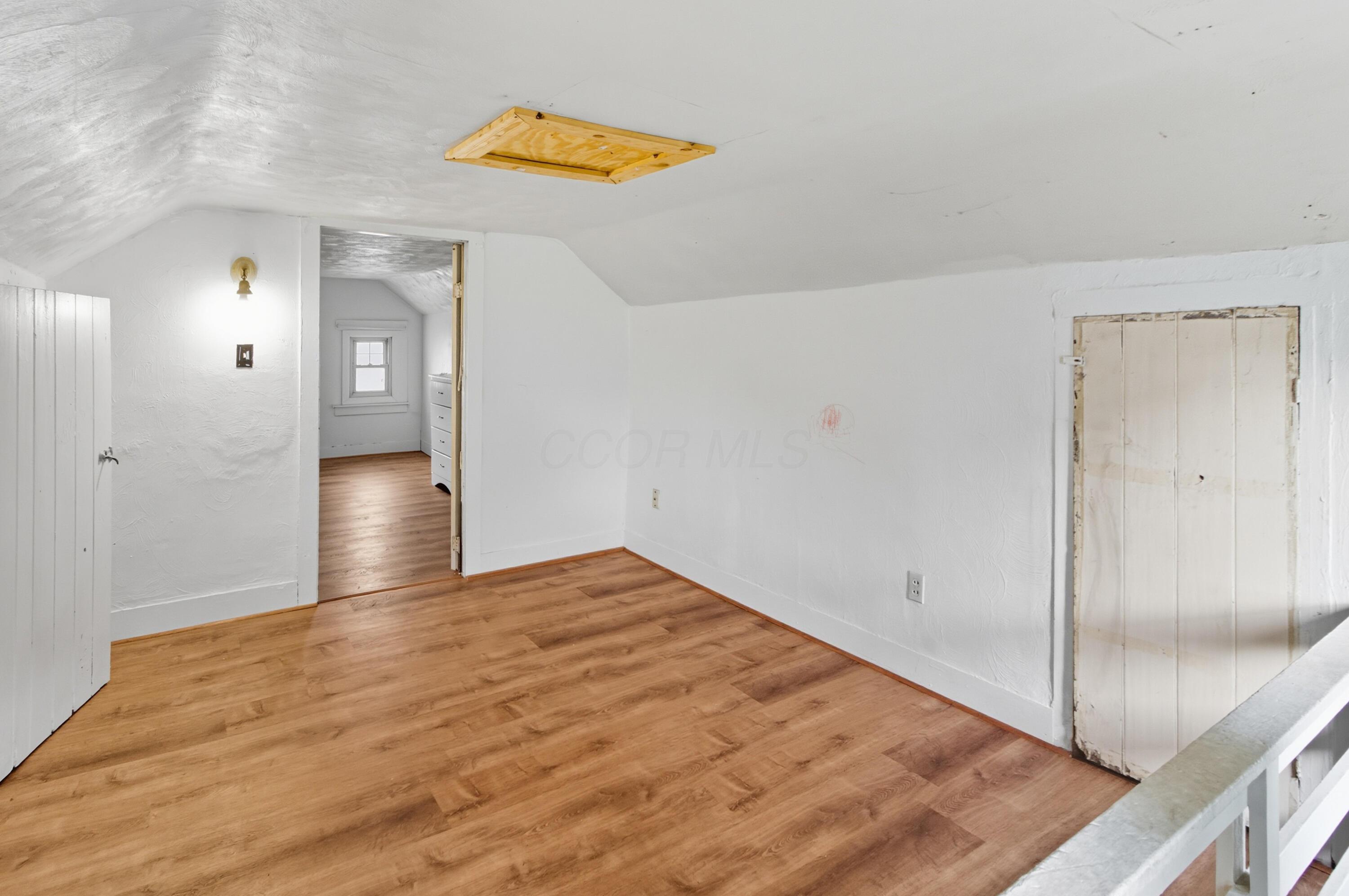 101 W 2nd Street Property Photo 16