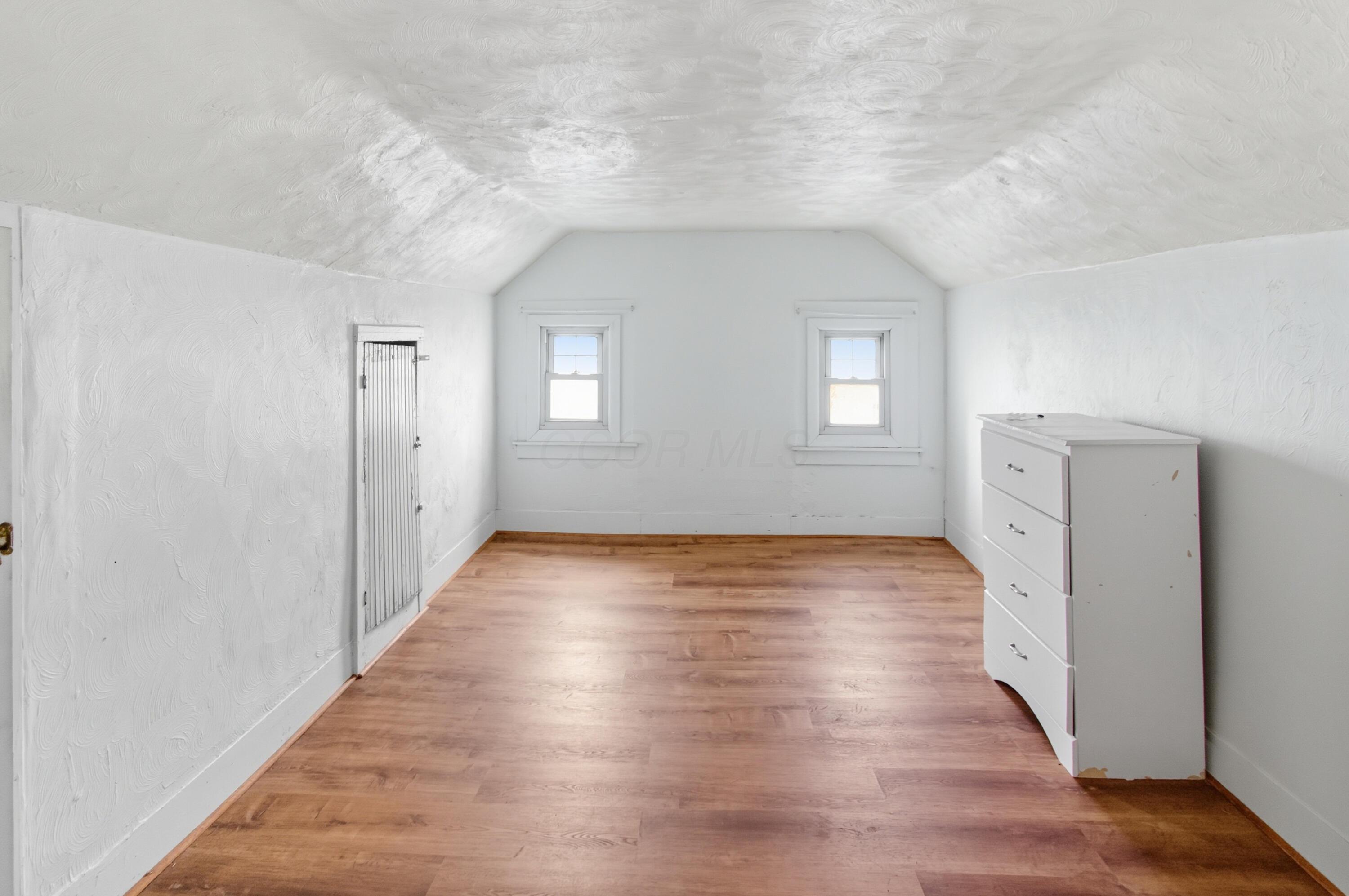 101 W 2nd Street Property Photo 17