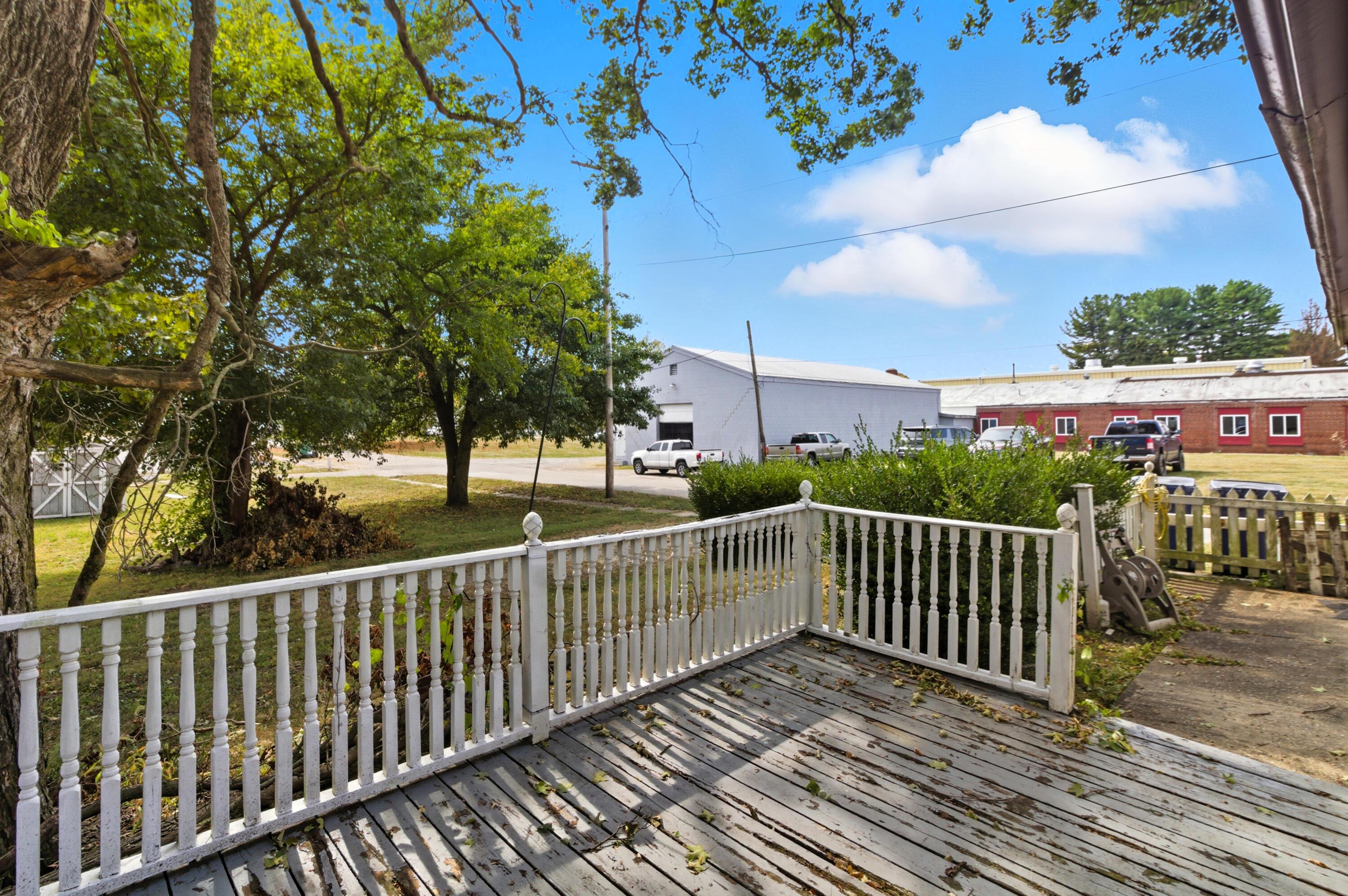 101 W 2nd Street Property Photo 23