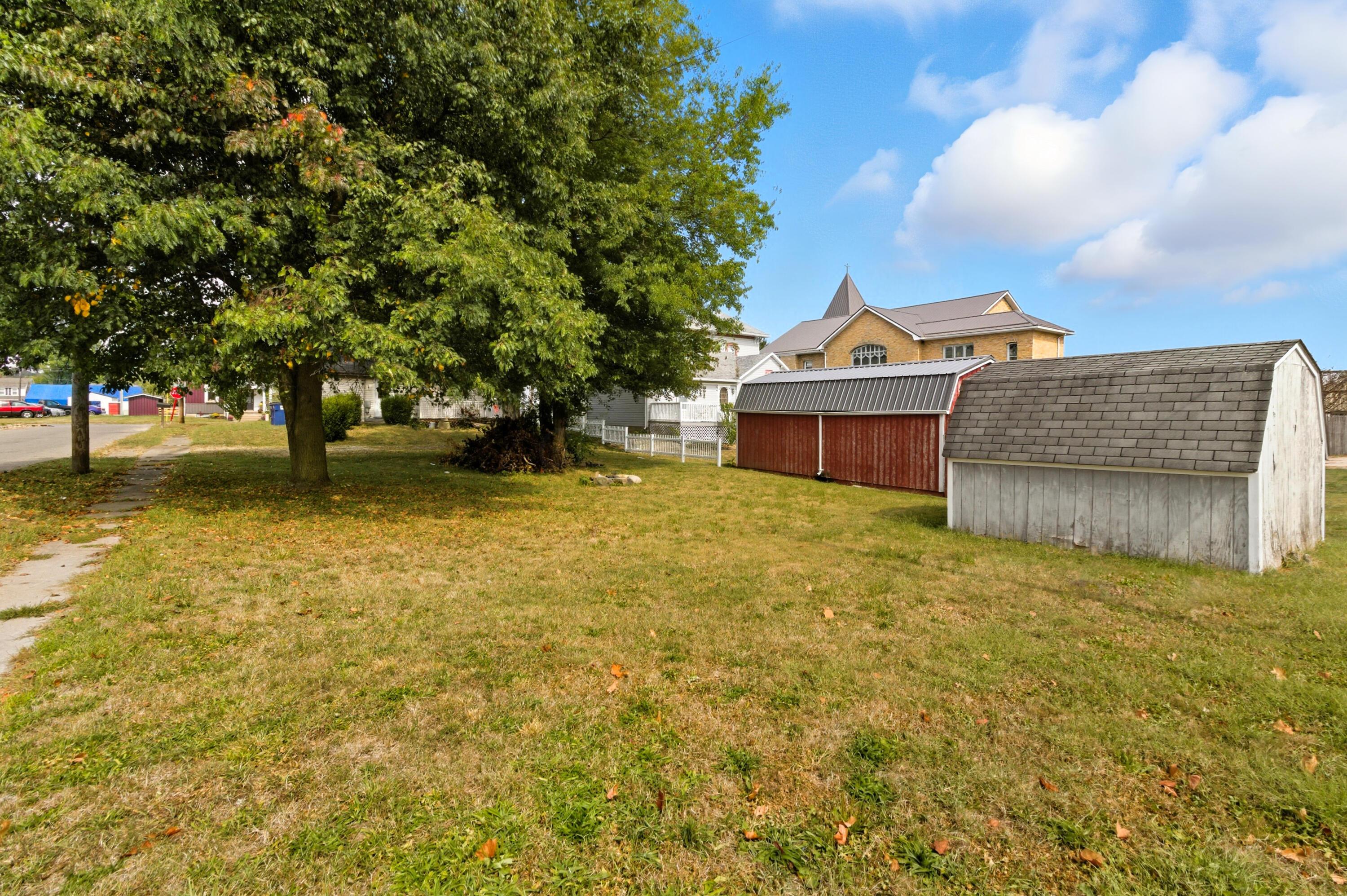 101 W 2nd Street Property Photo 26