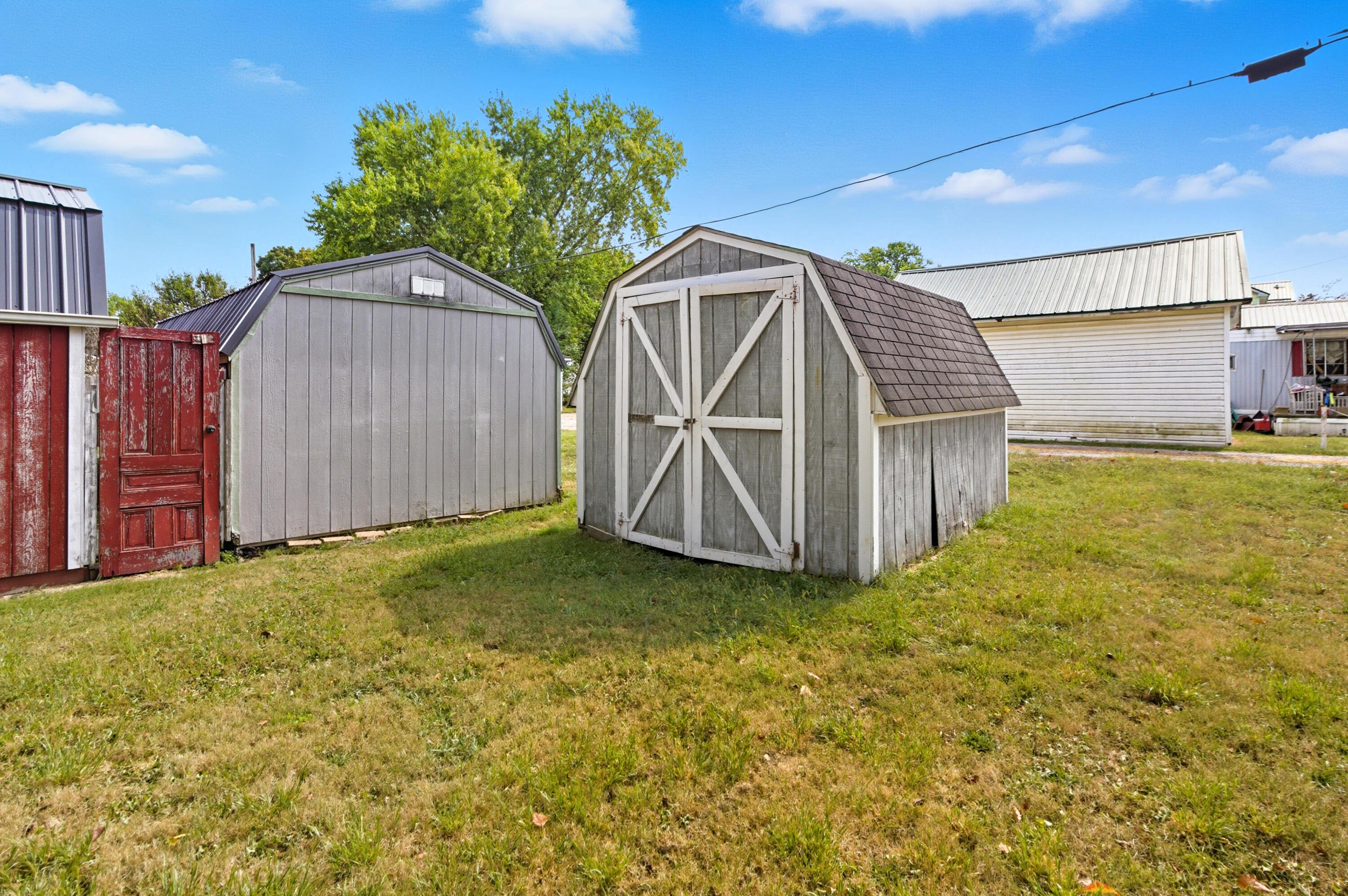 101 W 2nd Street Property Photo 27