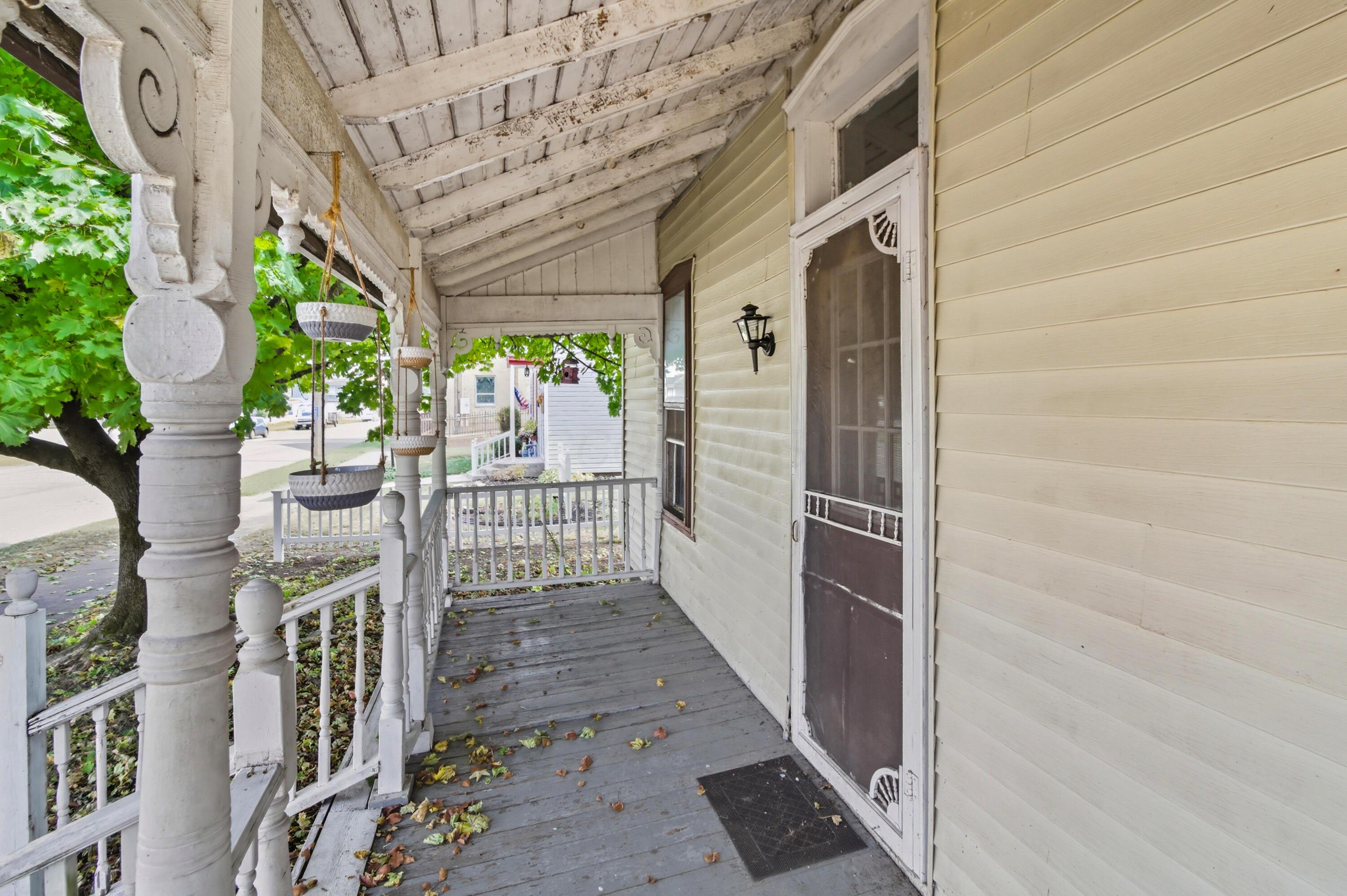 101 W 2nd Street Property Photo 31