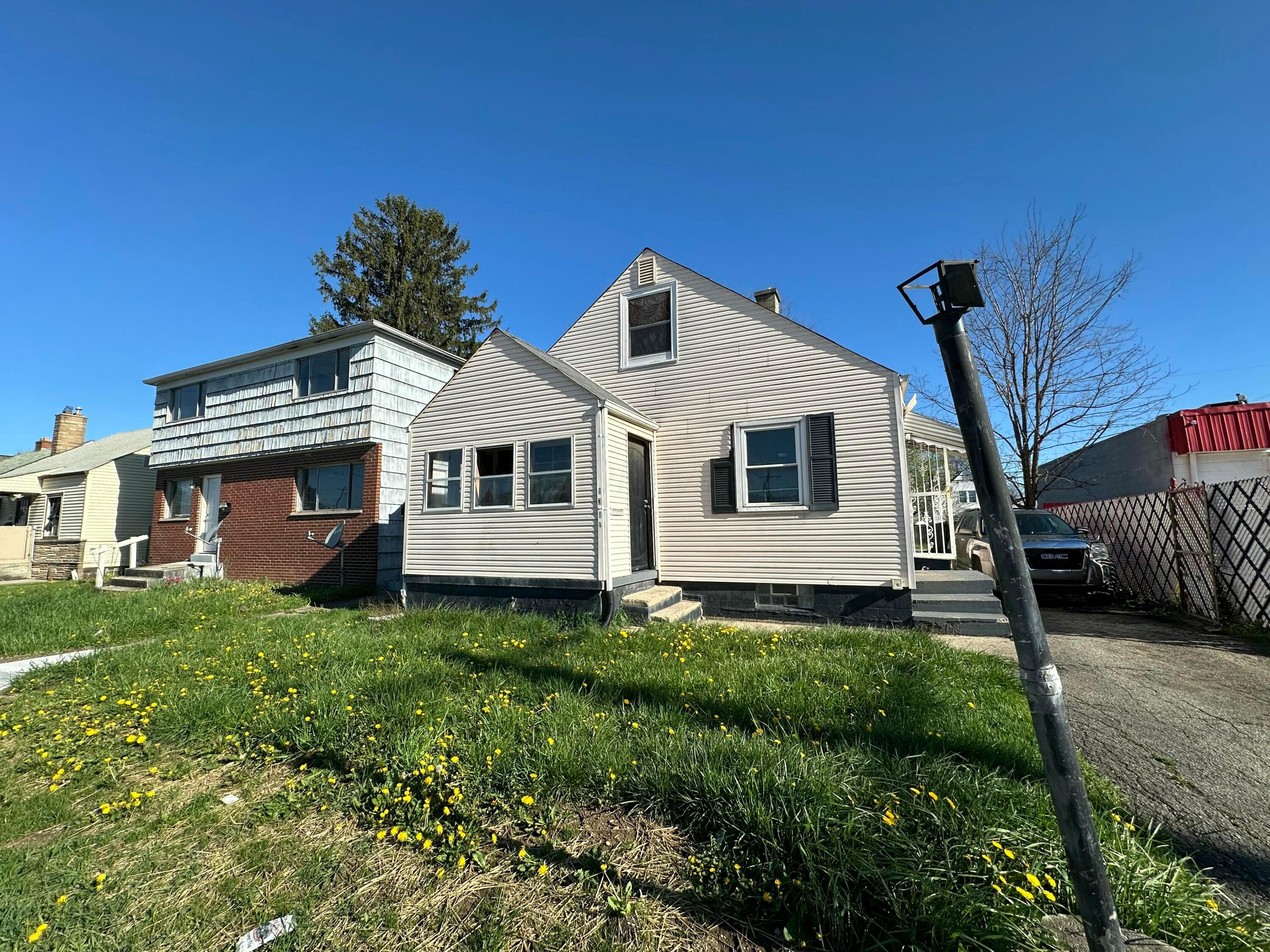 1310 E Hudson Street Property Photo 1