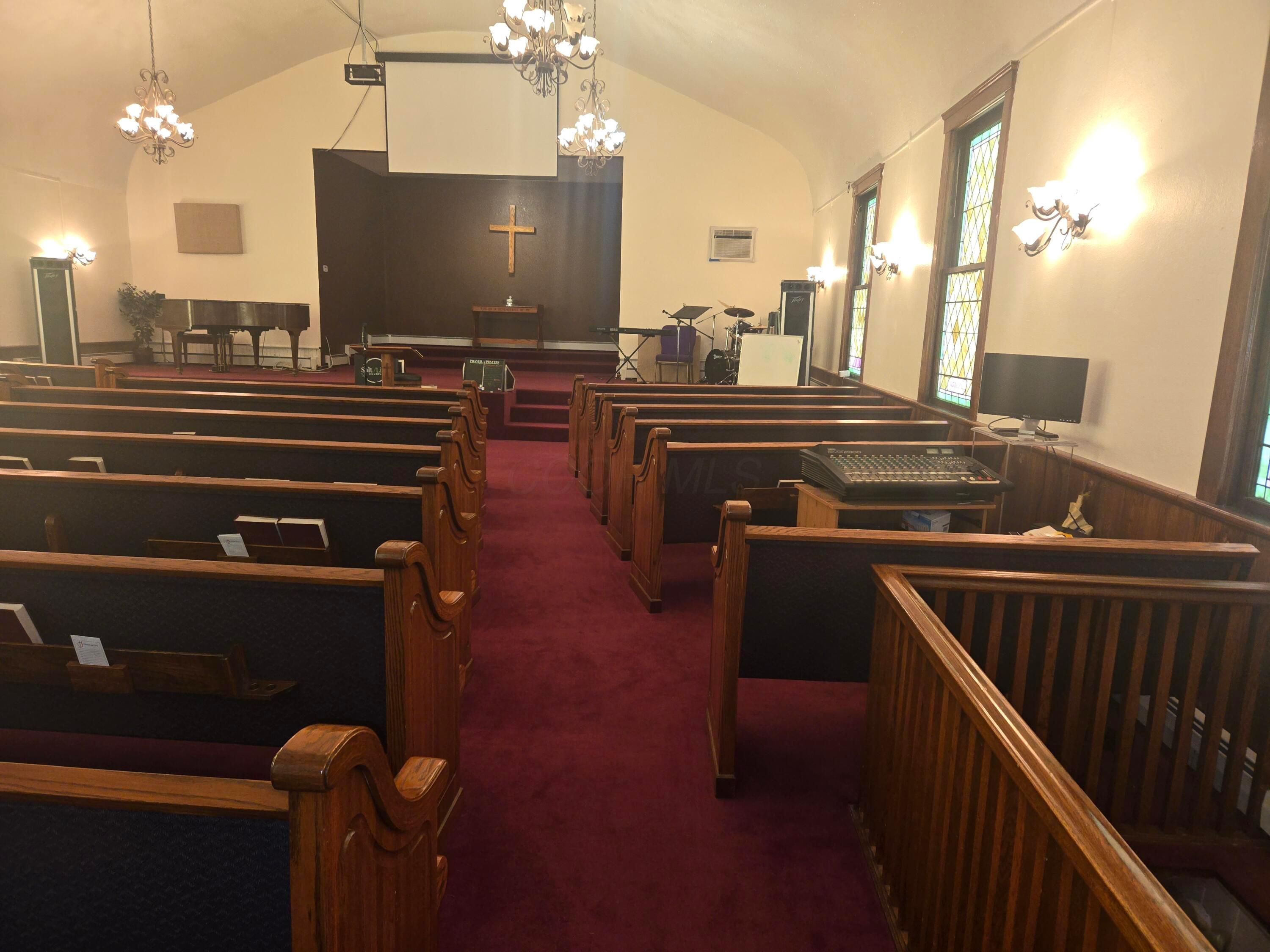 37445 Detroit Road Property Photo 2