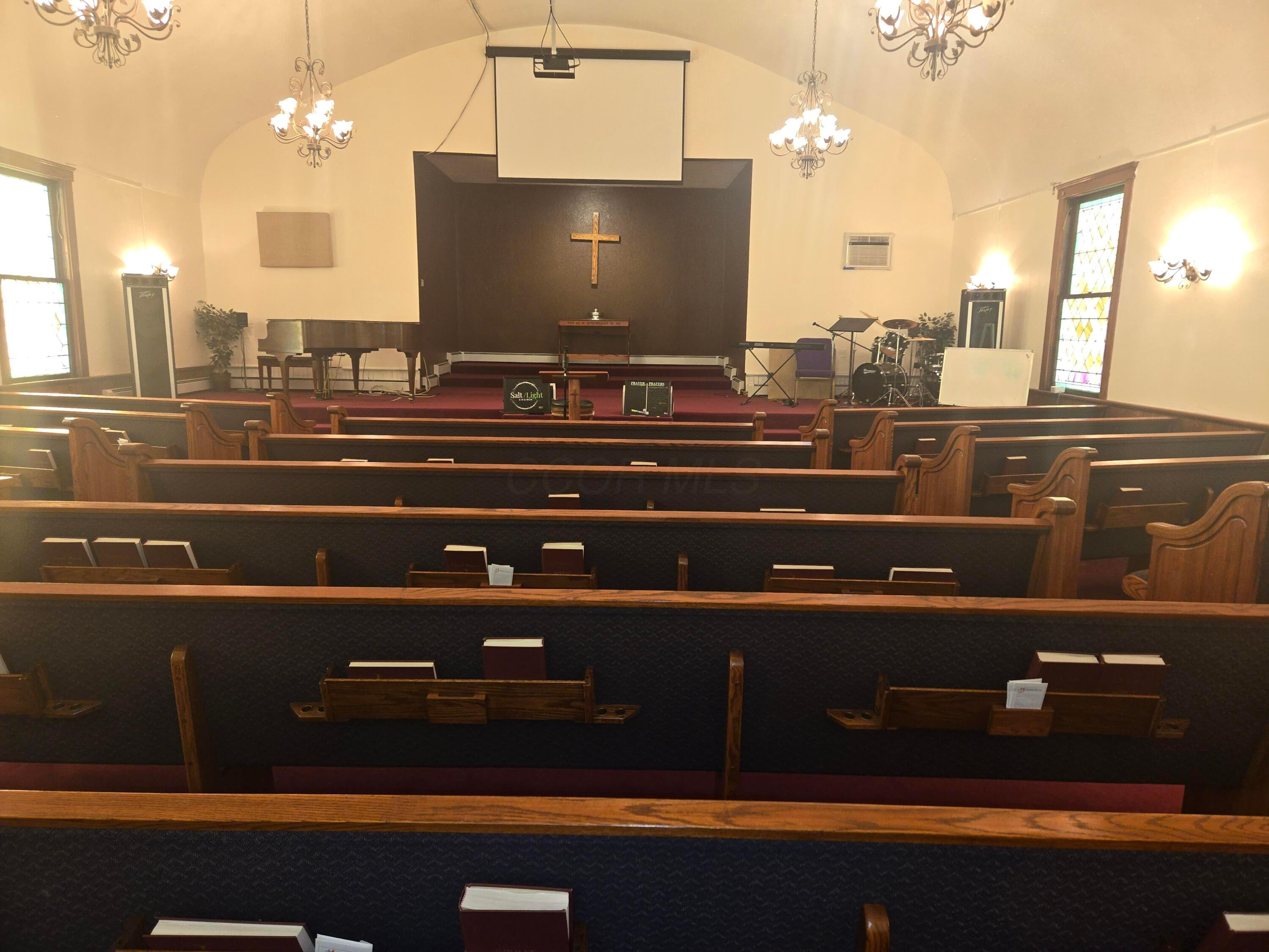 37445 Detroit Road Property Photo 3