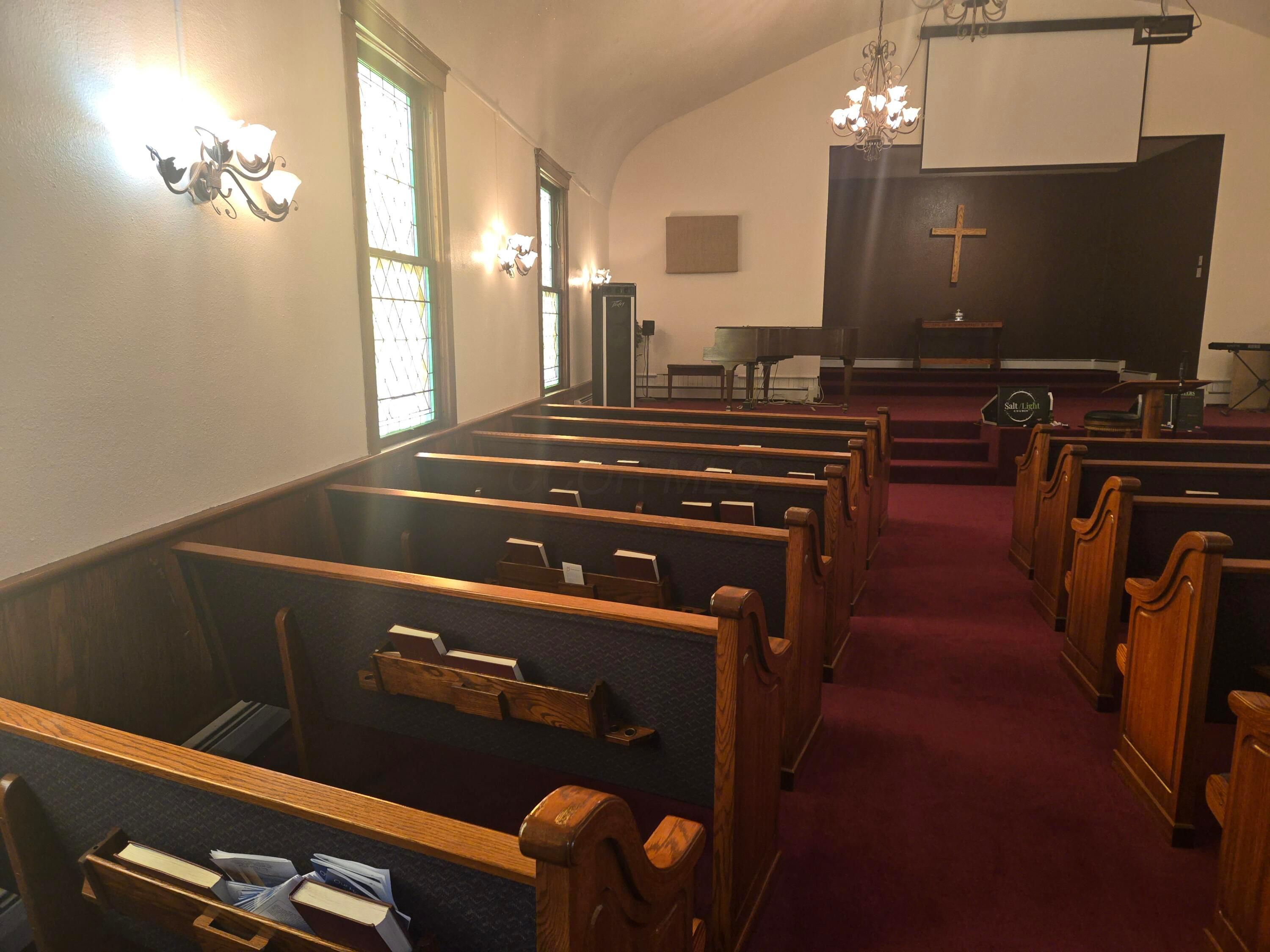 37445 Detroit Road Property Photo 5