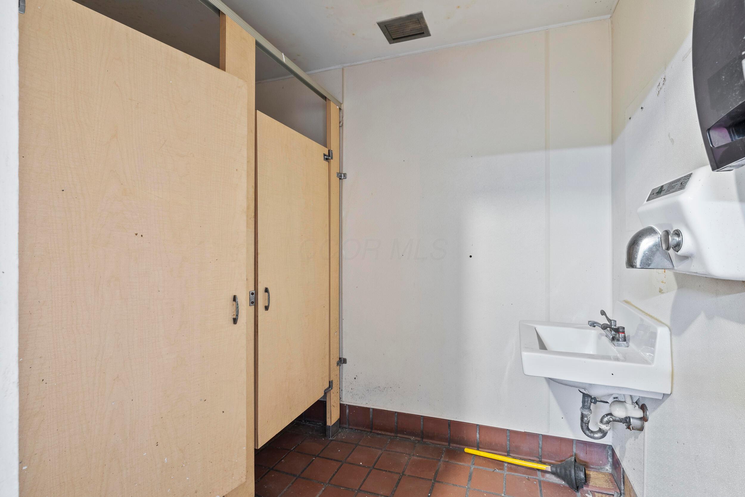 546 N Main Street Property Photo 17