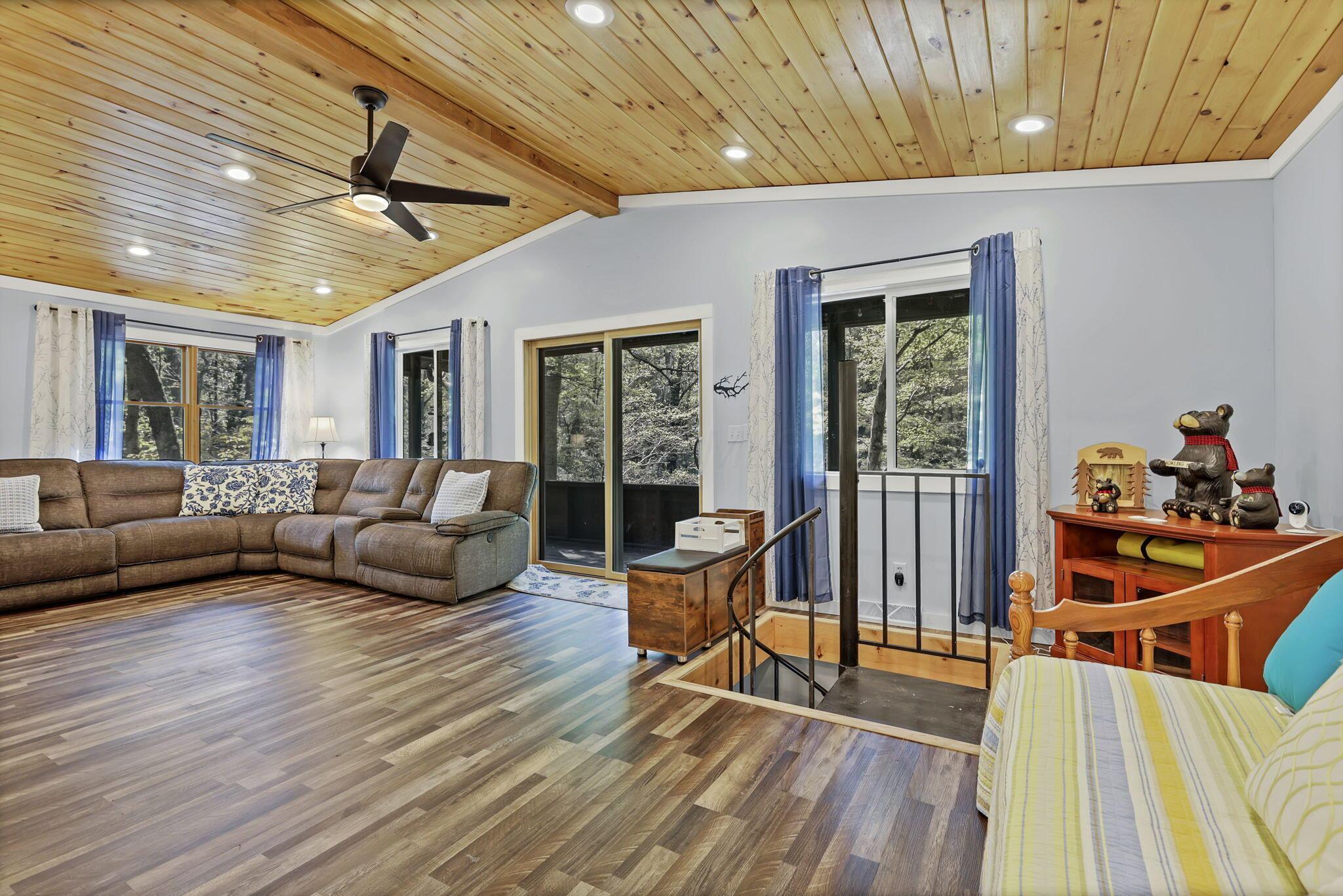 298 Tillamook Lane Property Photo 5