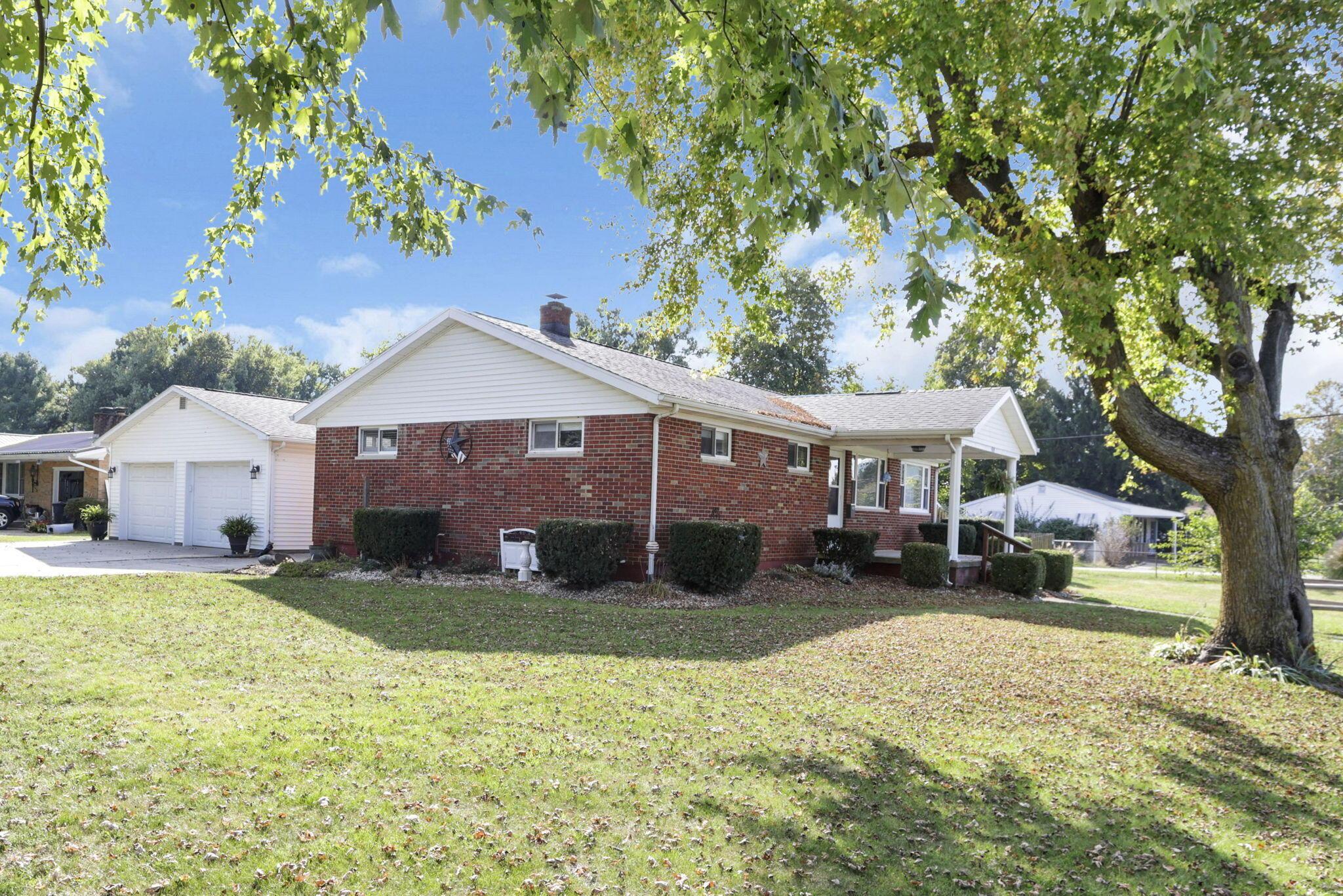 508 E Lake Avenue Property Photo 3