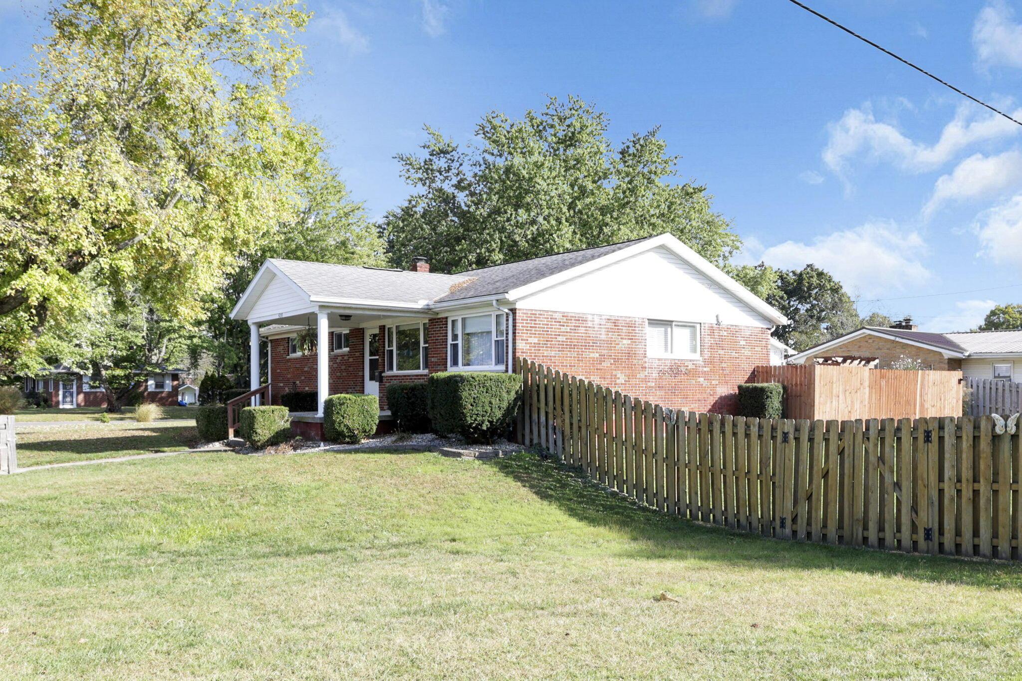 508 E Lake Avenue Property Photo 5