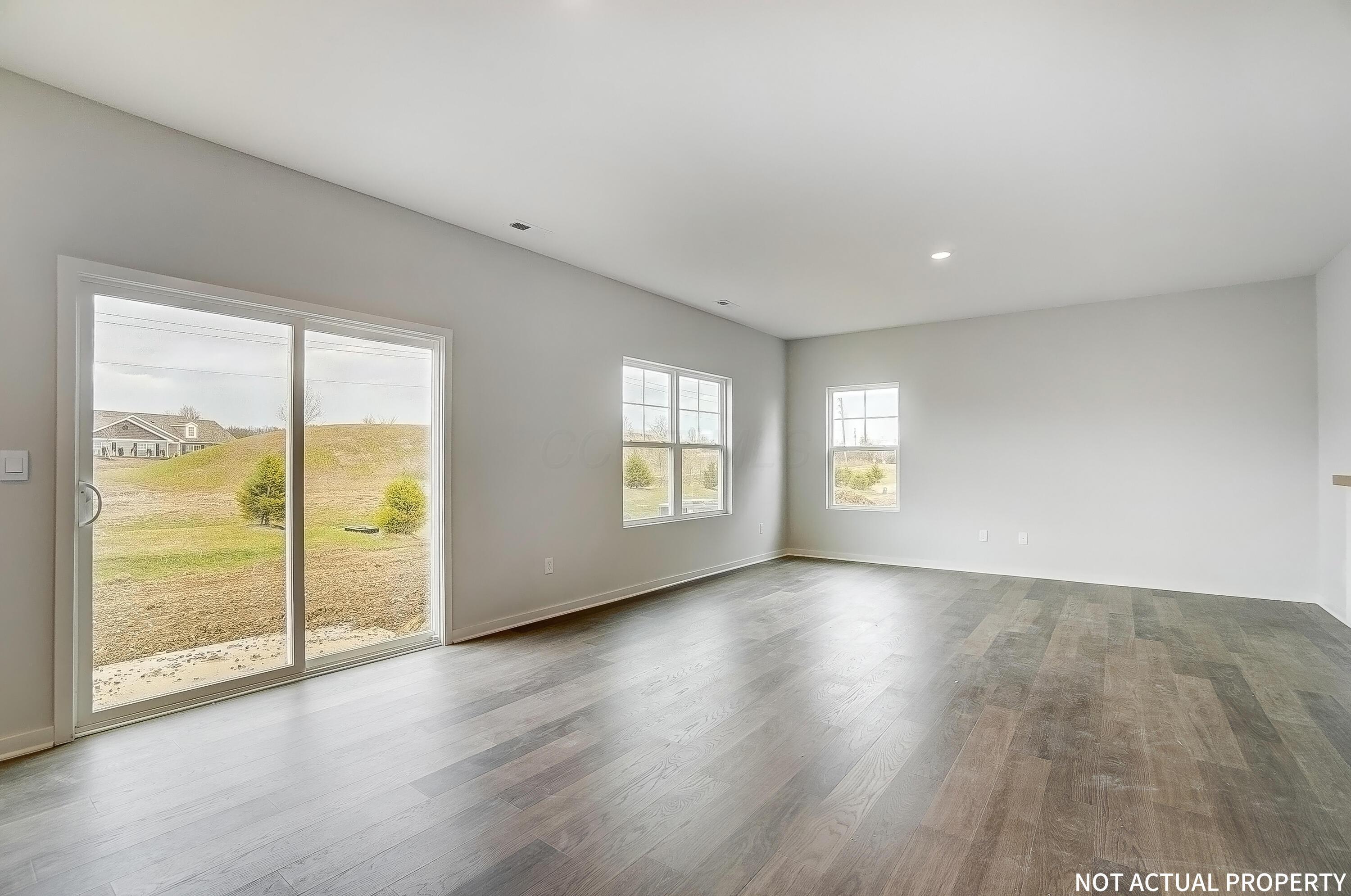 2889 Piatt Crest Drive Property Photo 2