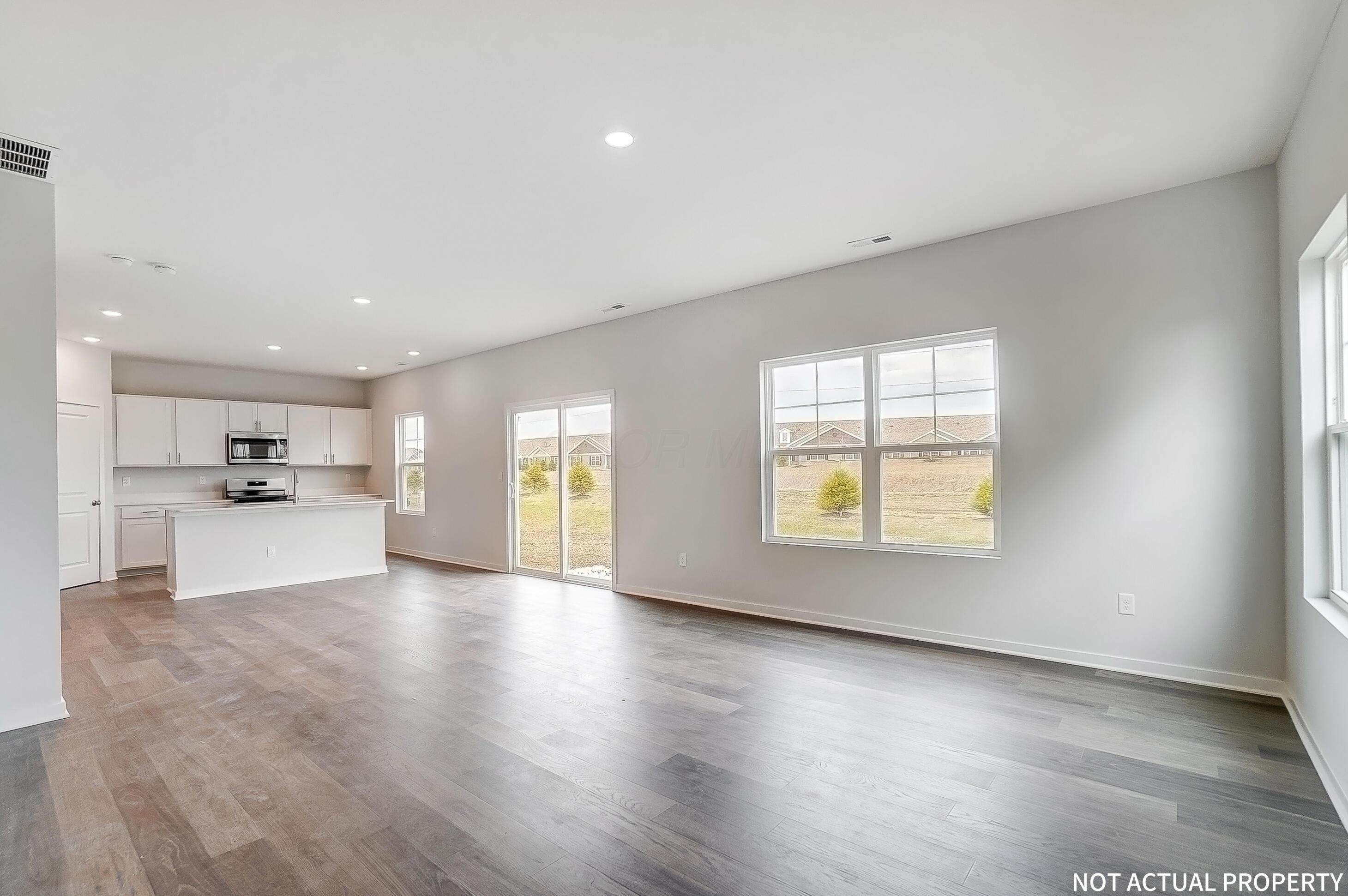 2889 Piatt Crest Drive Property Photo 4