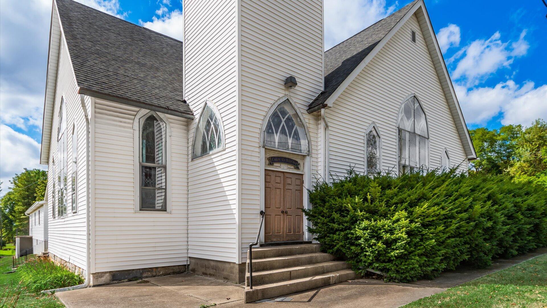 5831 Canal Road Ne Property Photo 3