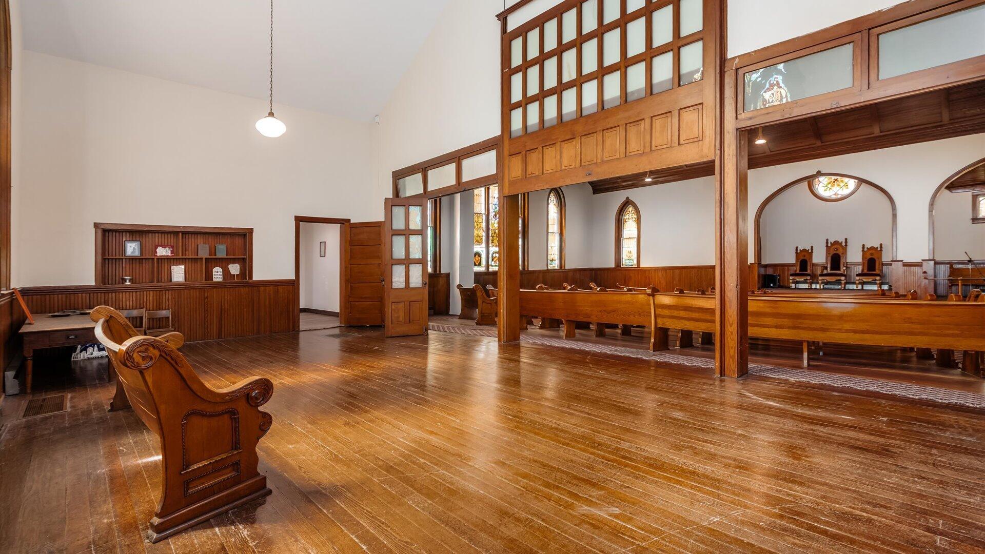 5831 Canal Road Ne Property Photo 7