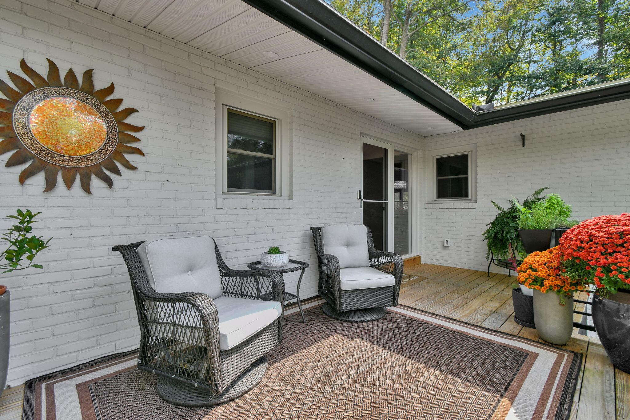 105 Mount Parnassus Drive E Property Photo 3