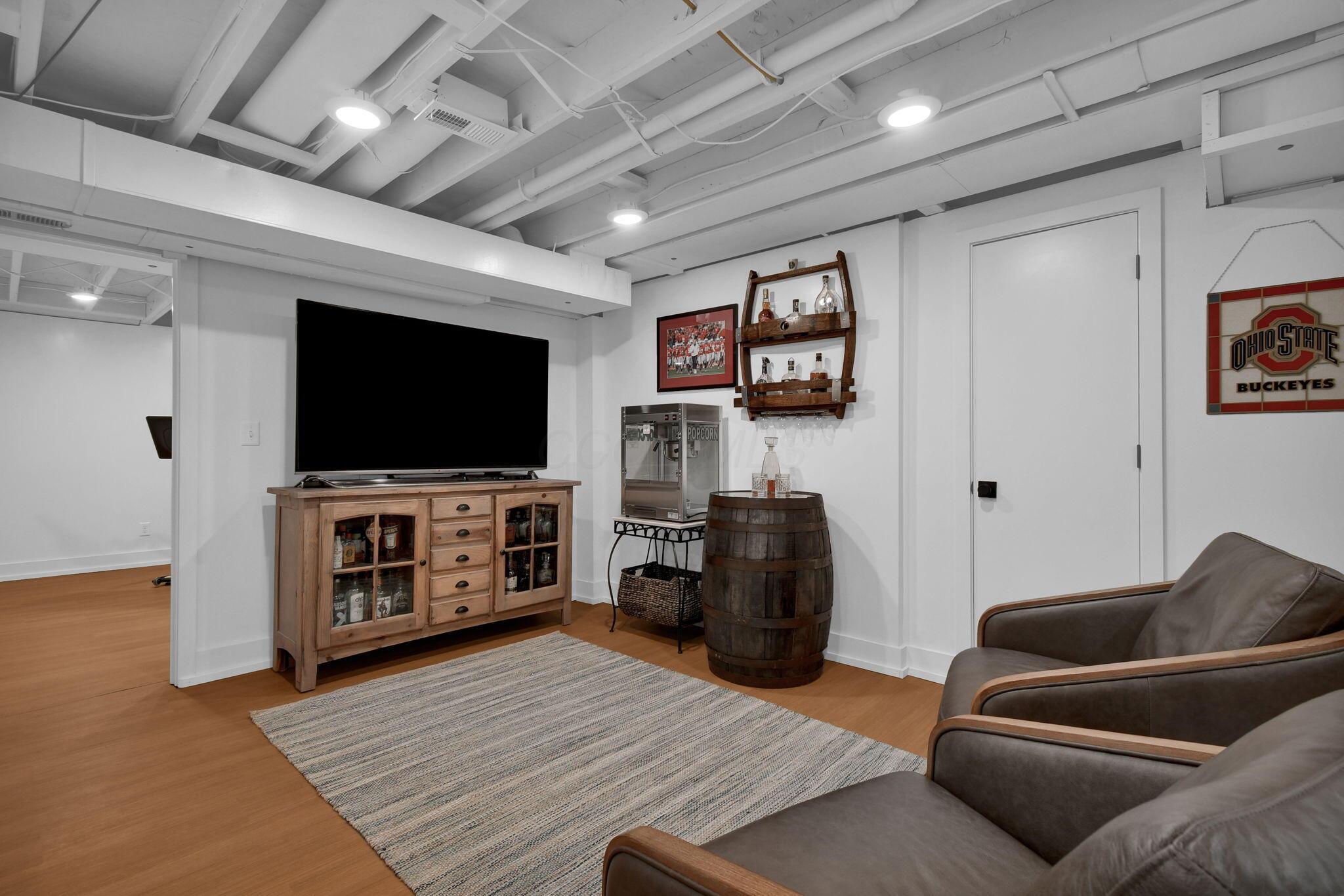 105 Mount Parnassus Drive E Property Photo 26