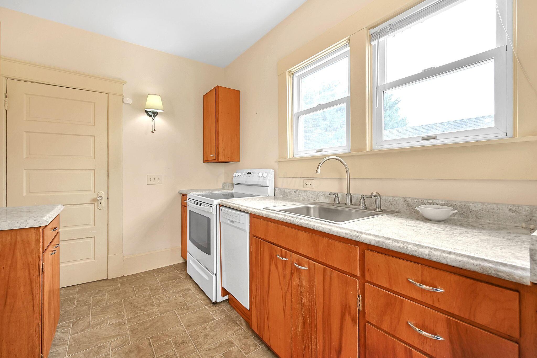 1135 Blacklick Road Ne Property Photo 12