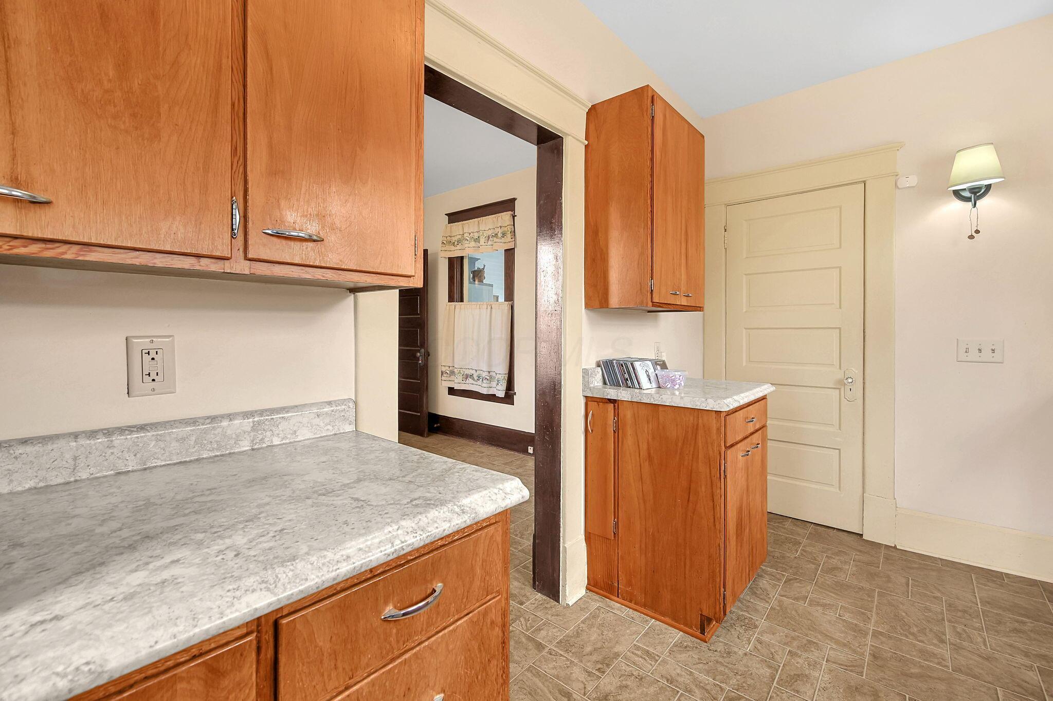 1135 Blacklick Road Ne Property Photo 14