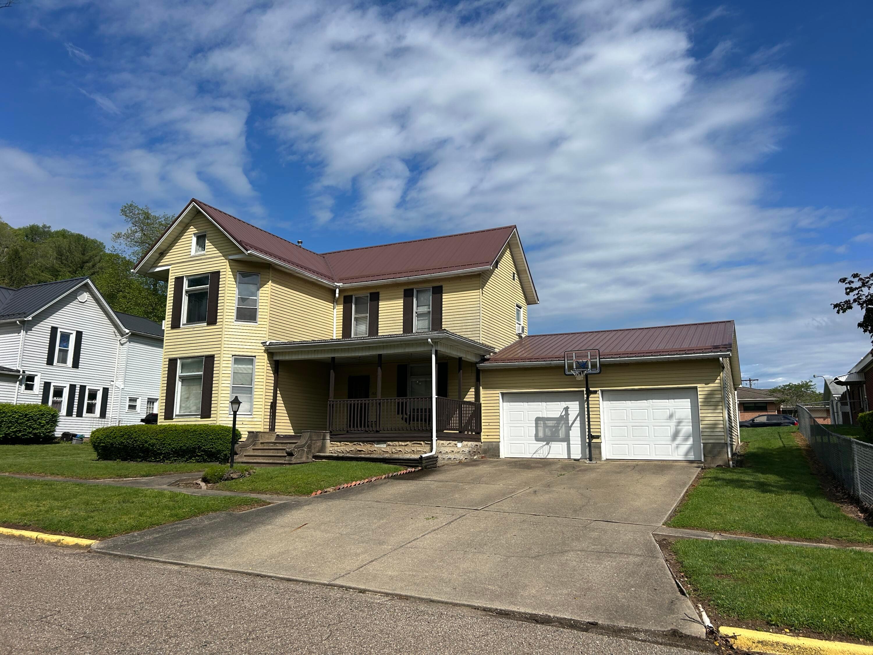 102 8th Street Property Photo 3