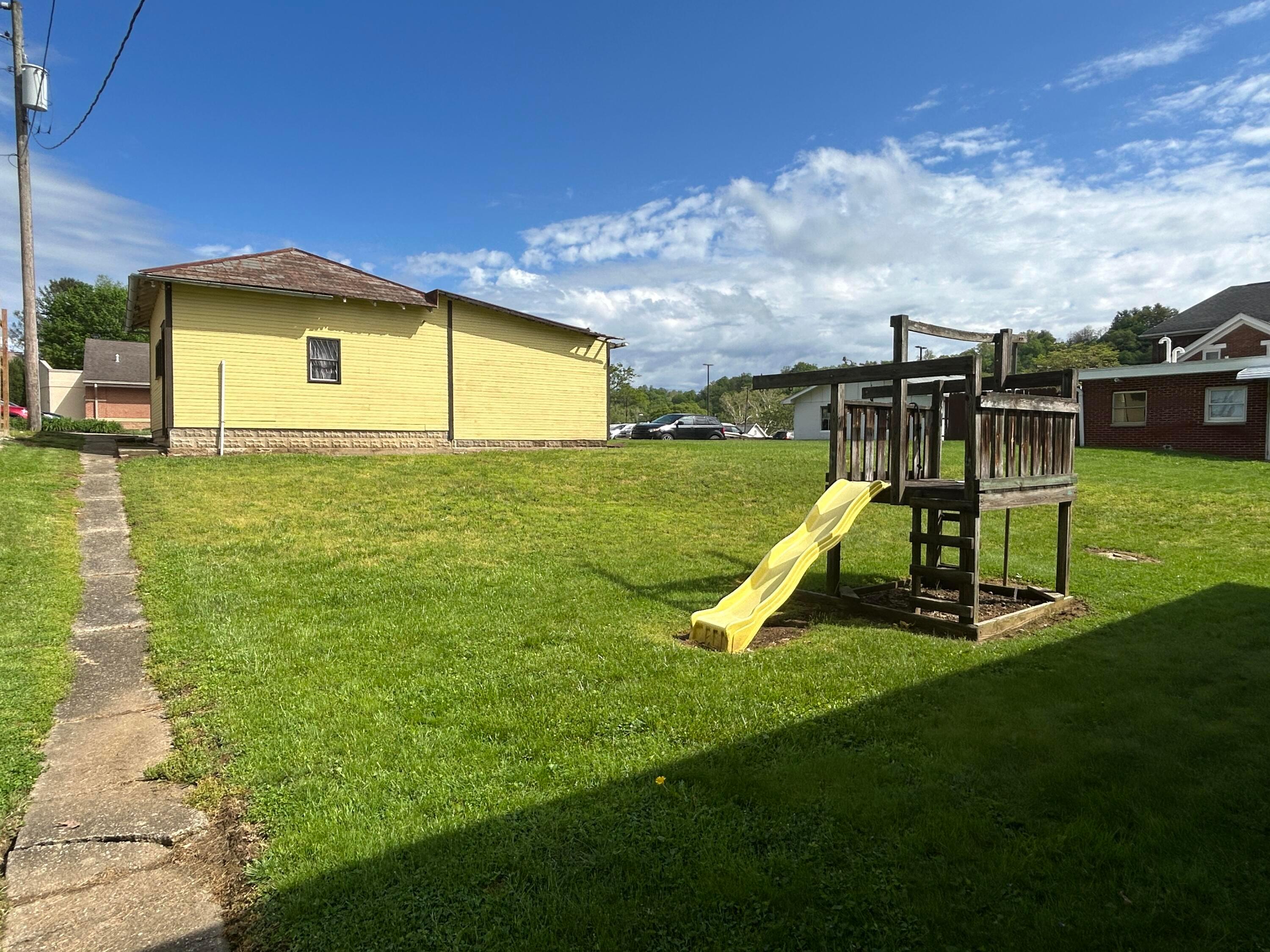 102 8th Street Property Photo 7