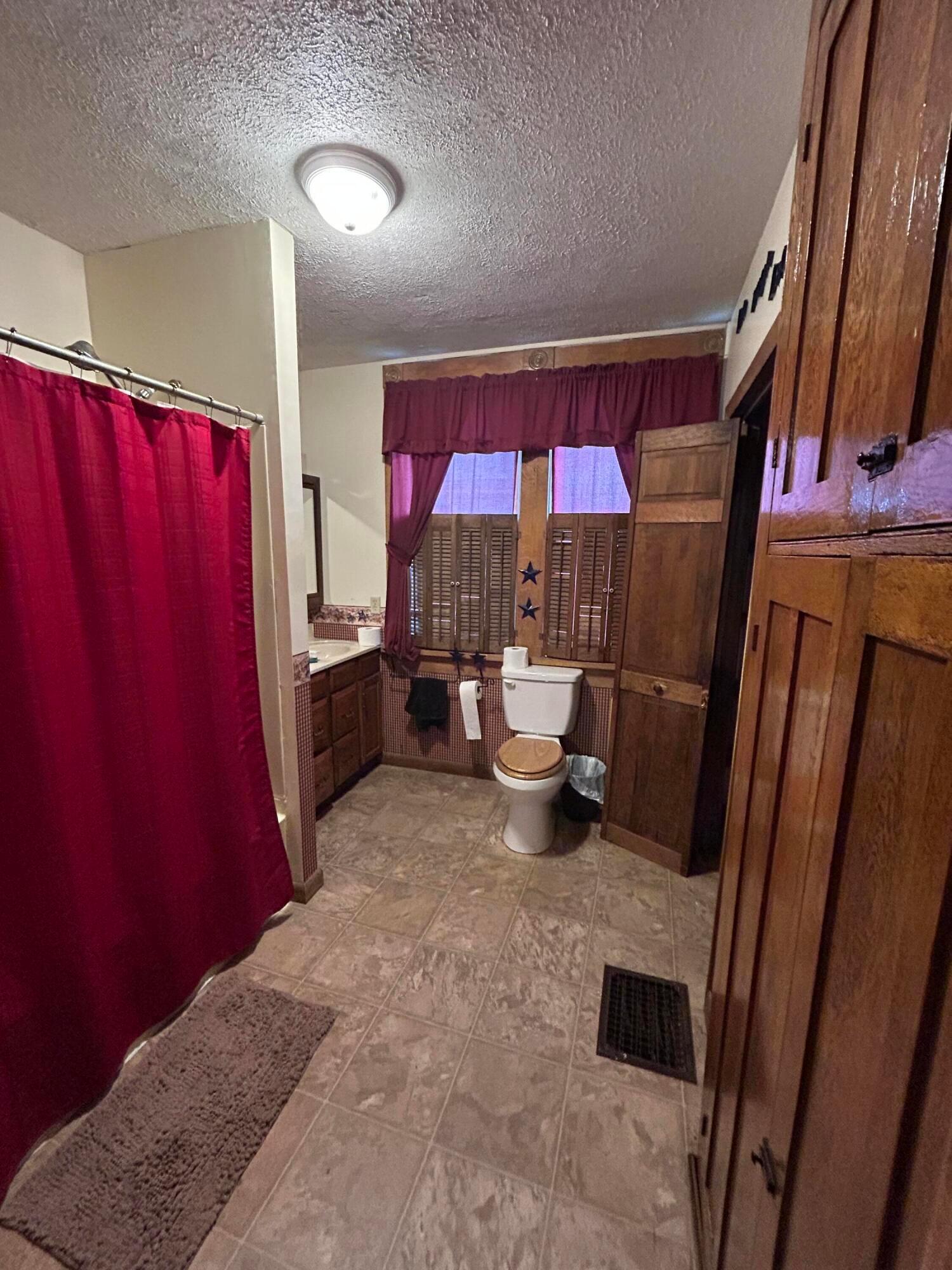 102 8th Street Property Photo 16